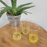 Trio de petits verres granité jaune et liserés dorés