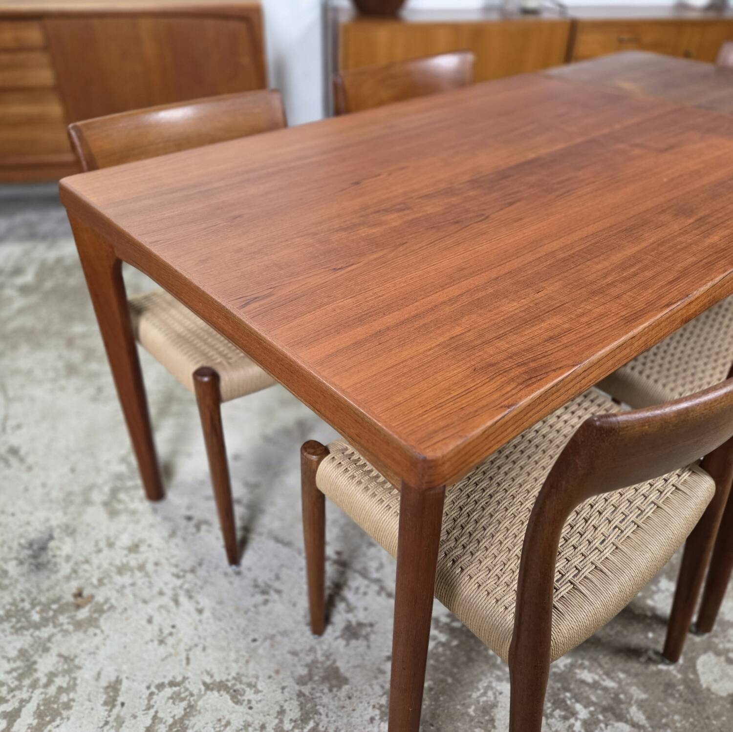 Table à manger danoise extensible par Henning Kjaernulf pour Vejle Stolefabrik, Danemark années 1960