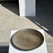 Plat en céramique vert indonésien D:26,5