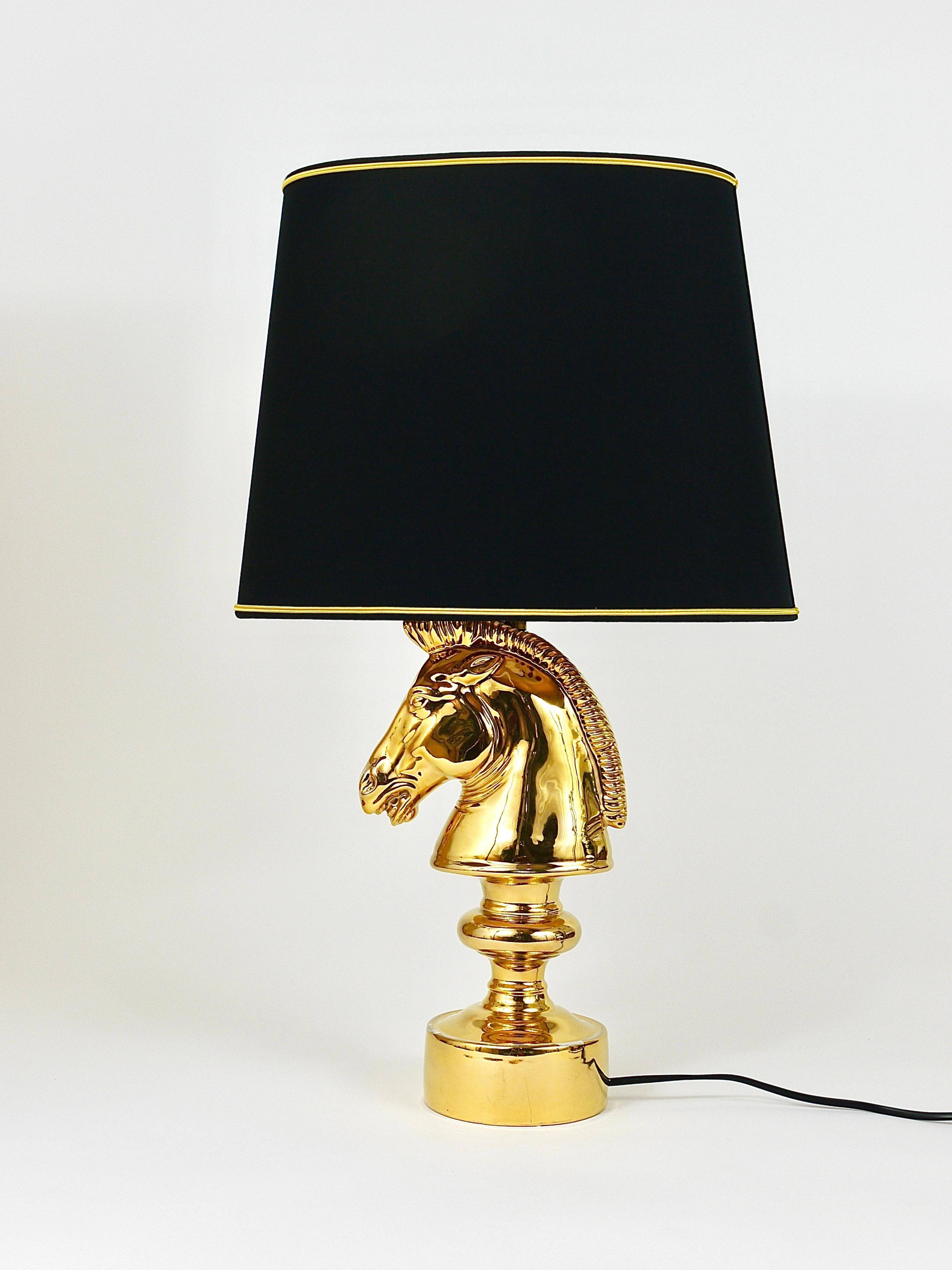 Sculptural Hollywood Regency table lamp in the shape of a horse from the 1970s.