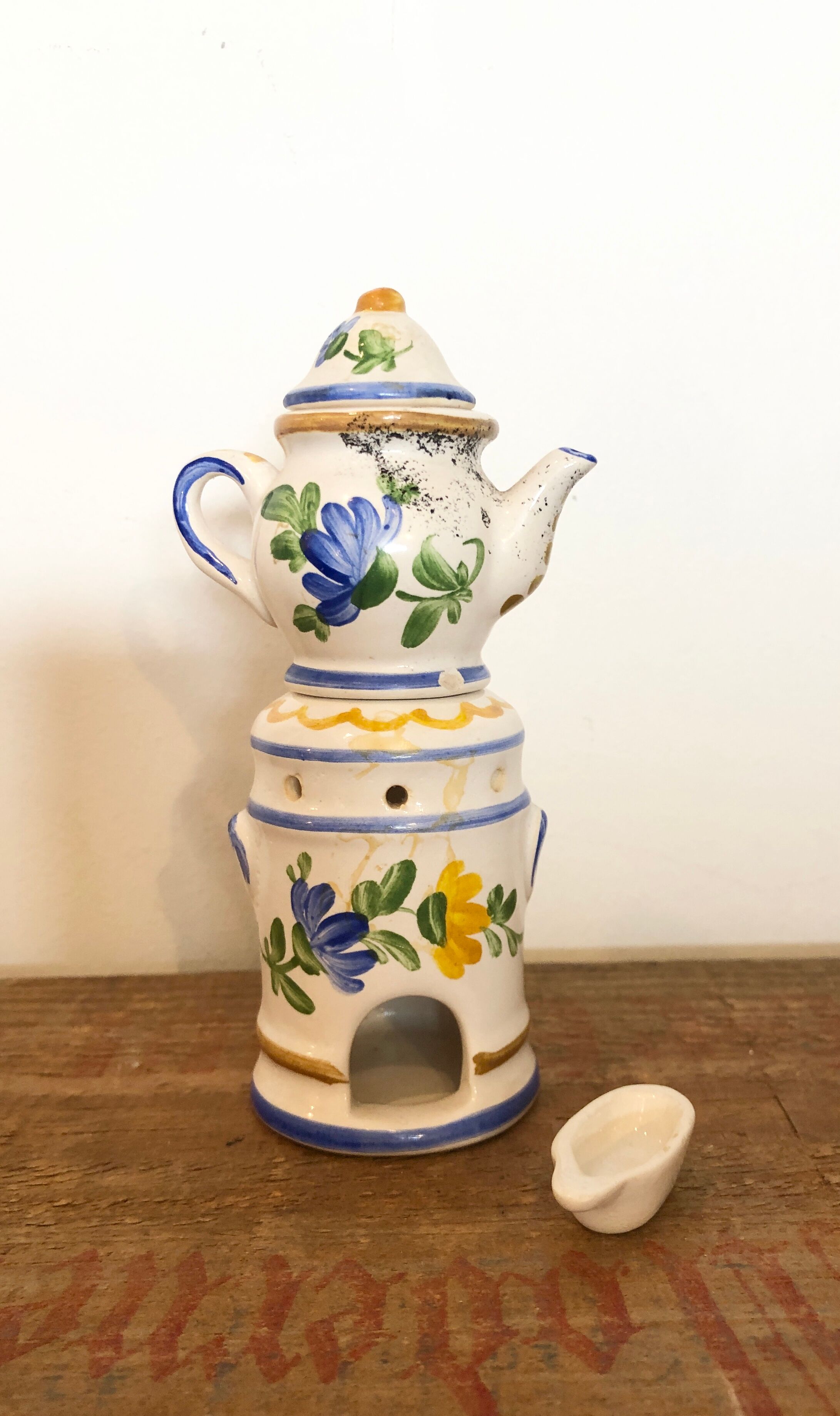 Mini tea and stove moustiers