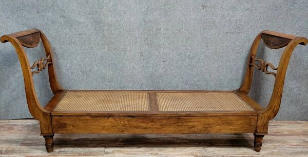 Recamier ou chaise longue époque Consulat en merisier massif vers 1800