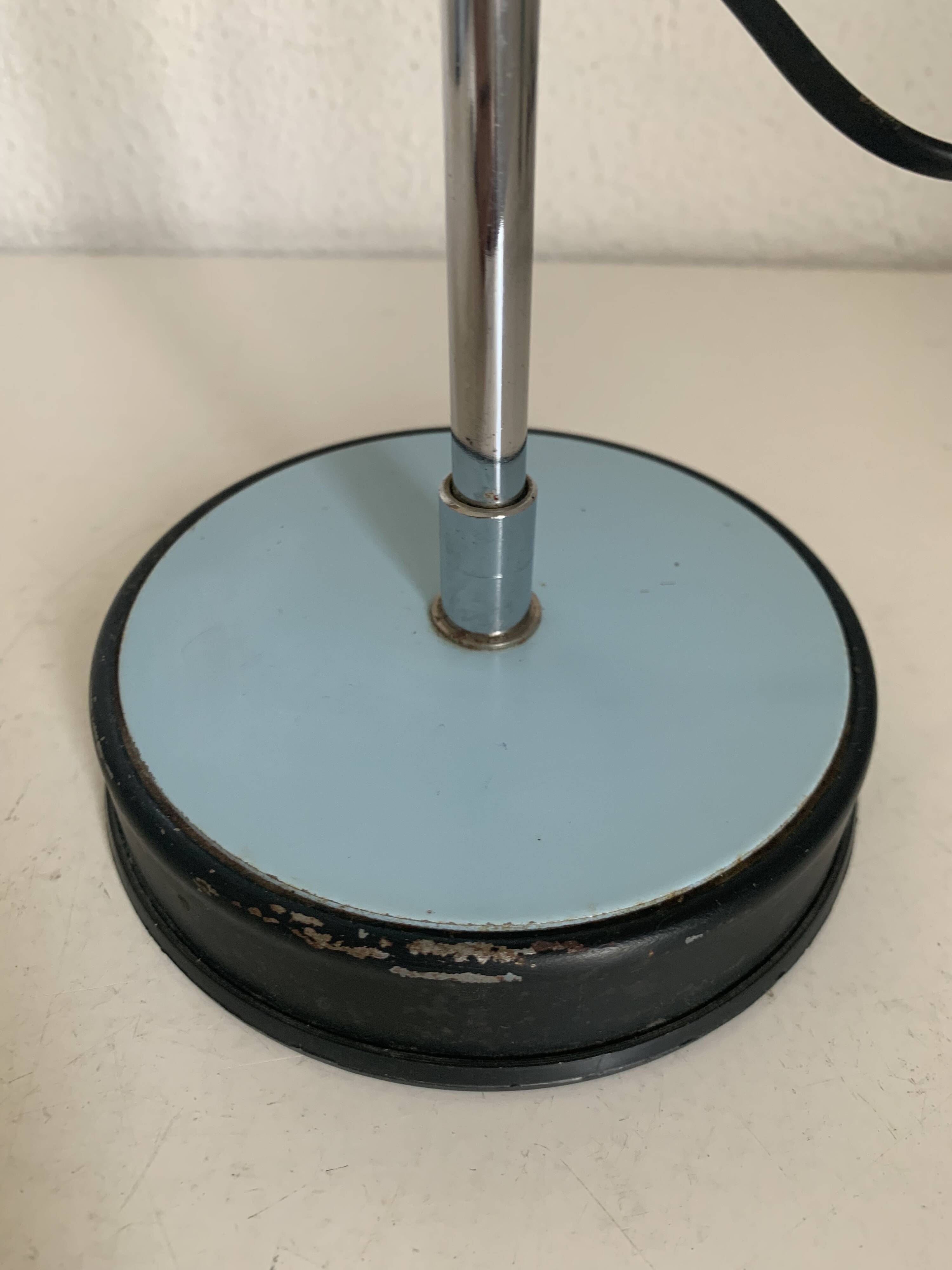 Lampe vintage 1960 bureau Veneta Lumi bleu ciel - 30 cm