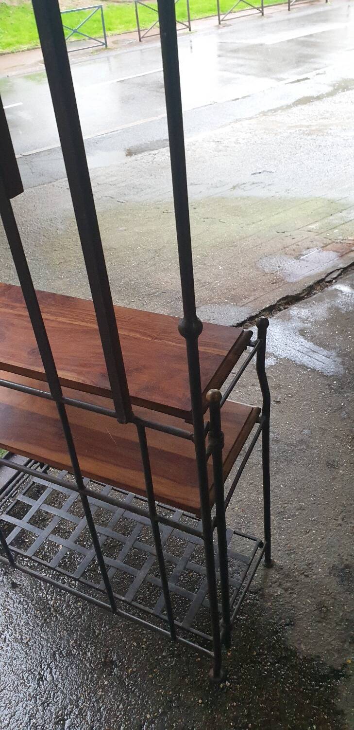 Contemporary locker room