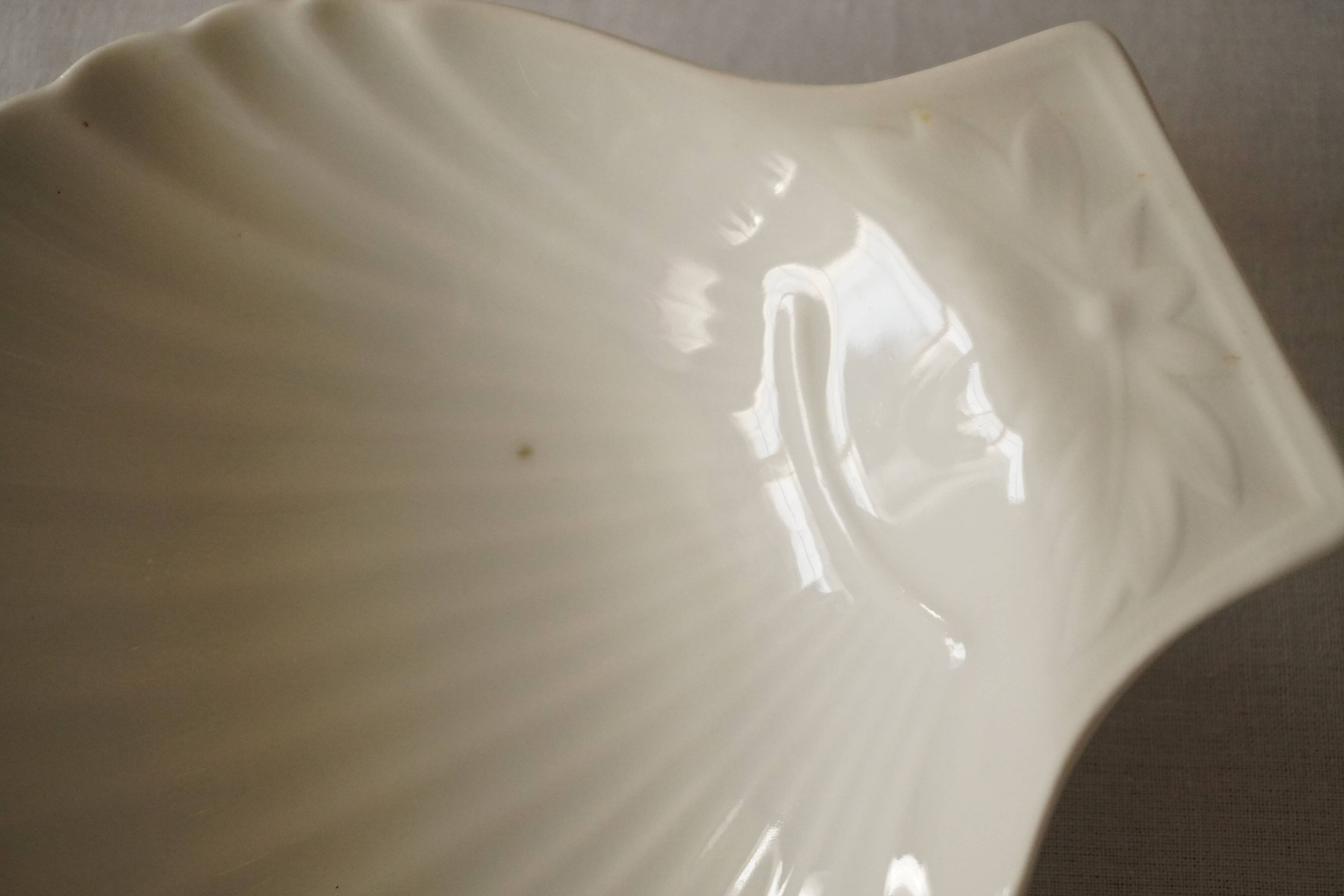 Set of 2 white porcelain scallop shell bowls, Apilco France