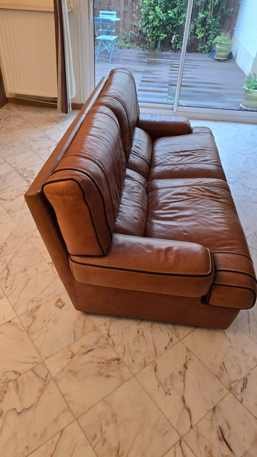 Three-seater leather sofa