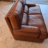 Three-seater leather sofa