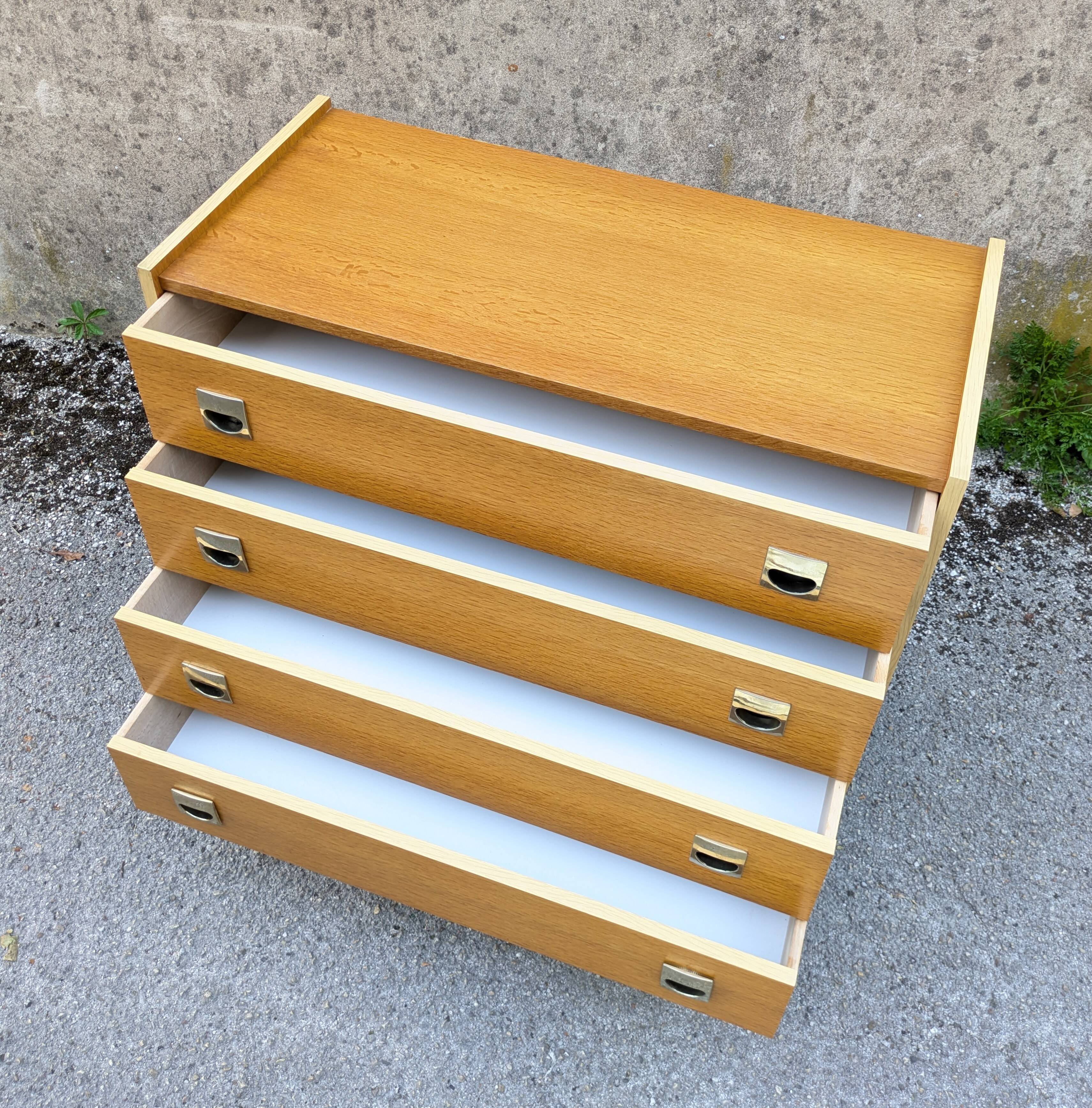 Vintage chest of drawers with 4 drawers, 1970.