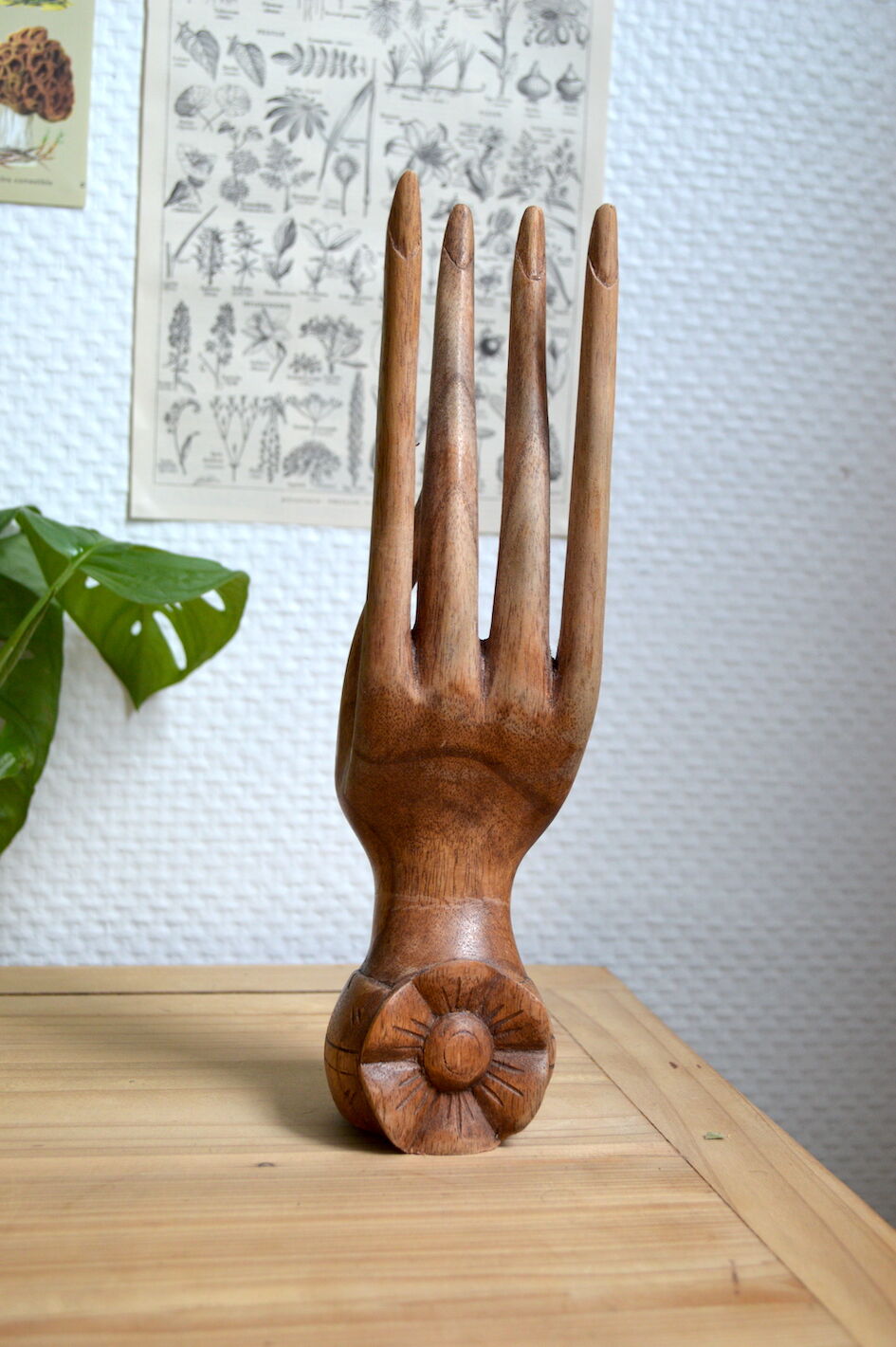 Hand of Buddha baguier carved wood