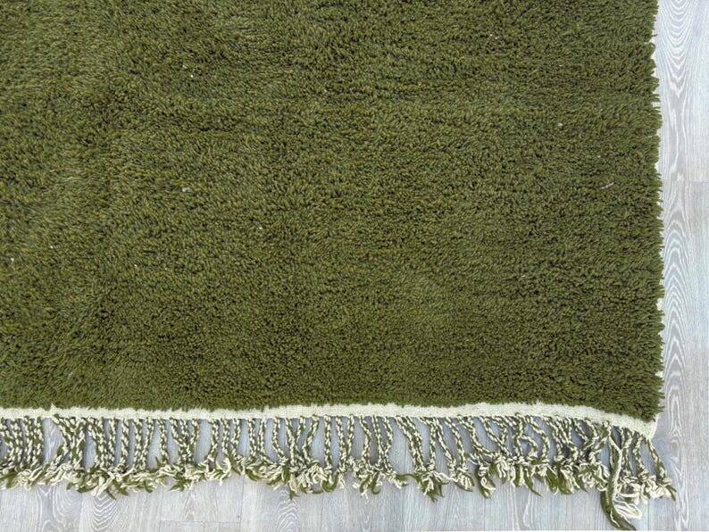 Tapis bérbere vert olive en laine taille 170cmx300cm