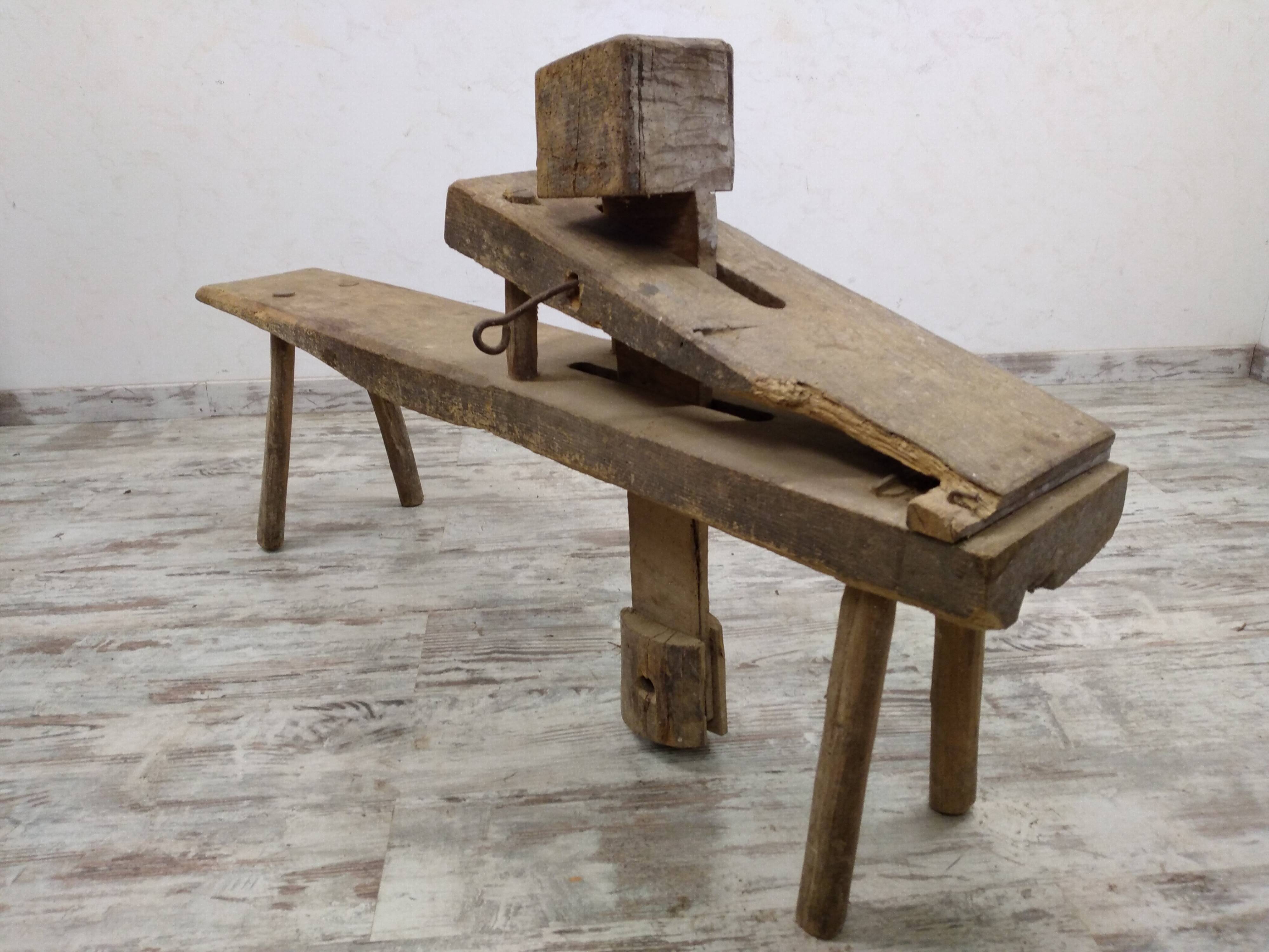 Old tané bench