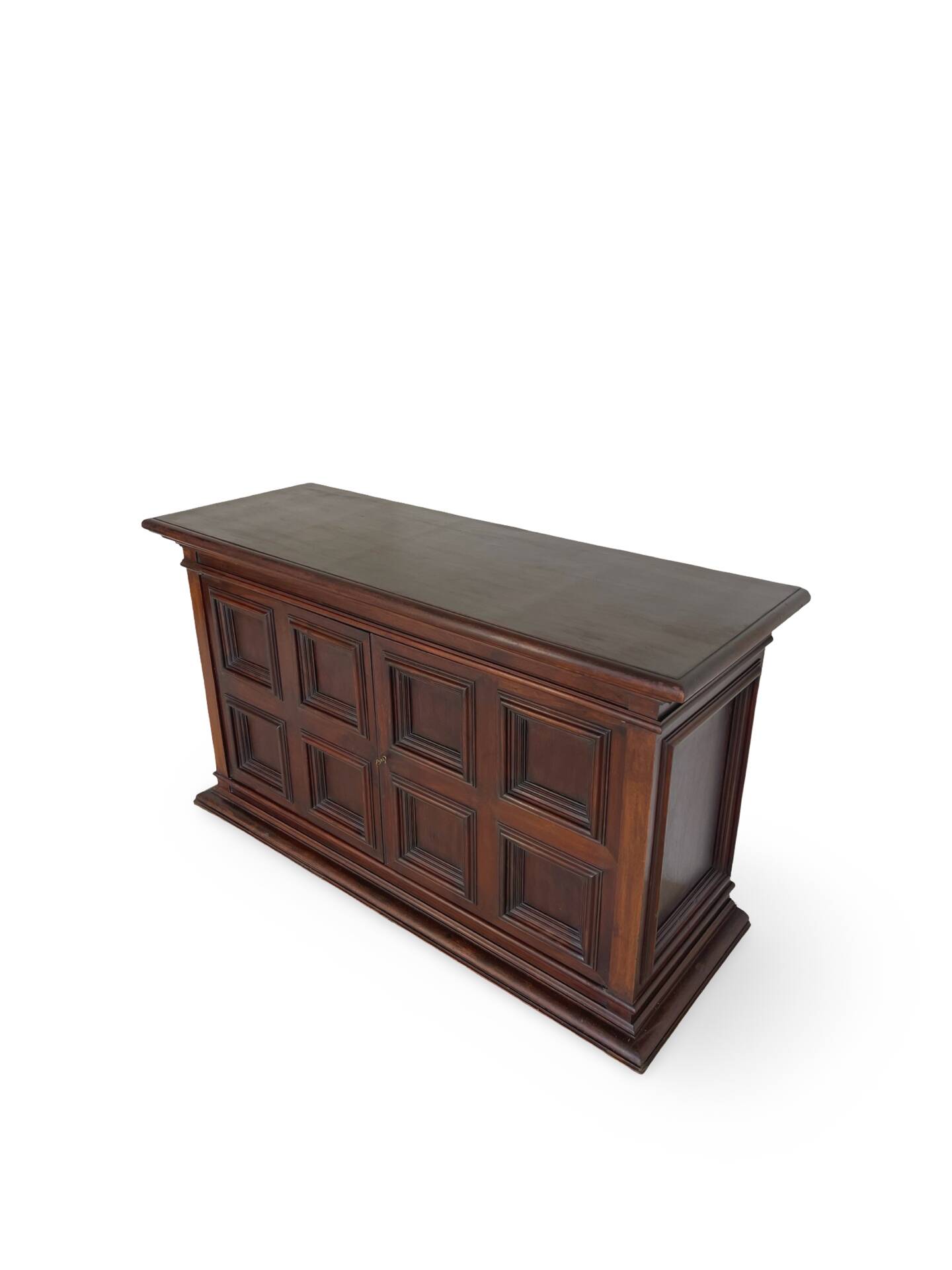 The high-quality Italian Renaissance Revival credenza, 1920s/1930s