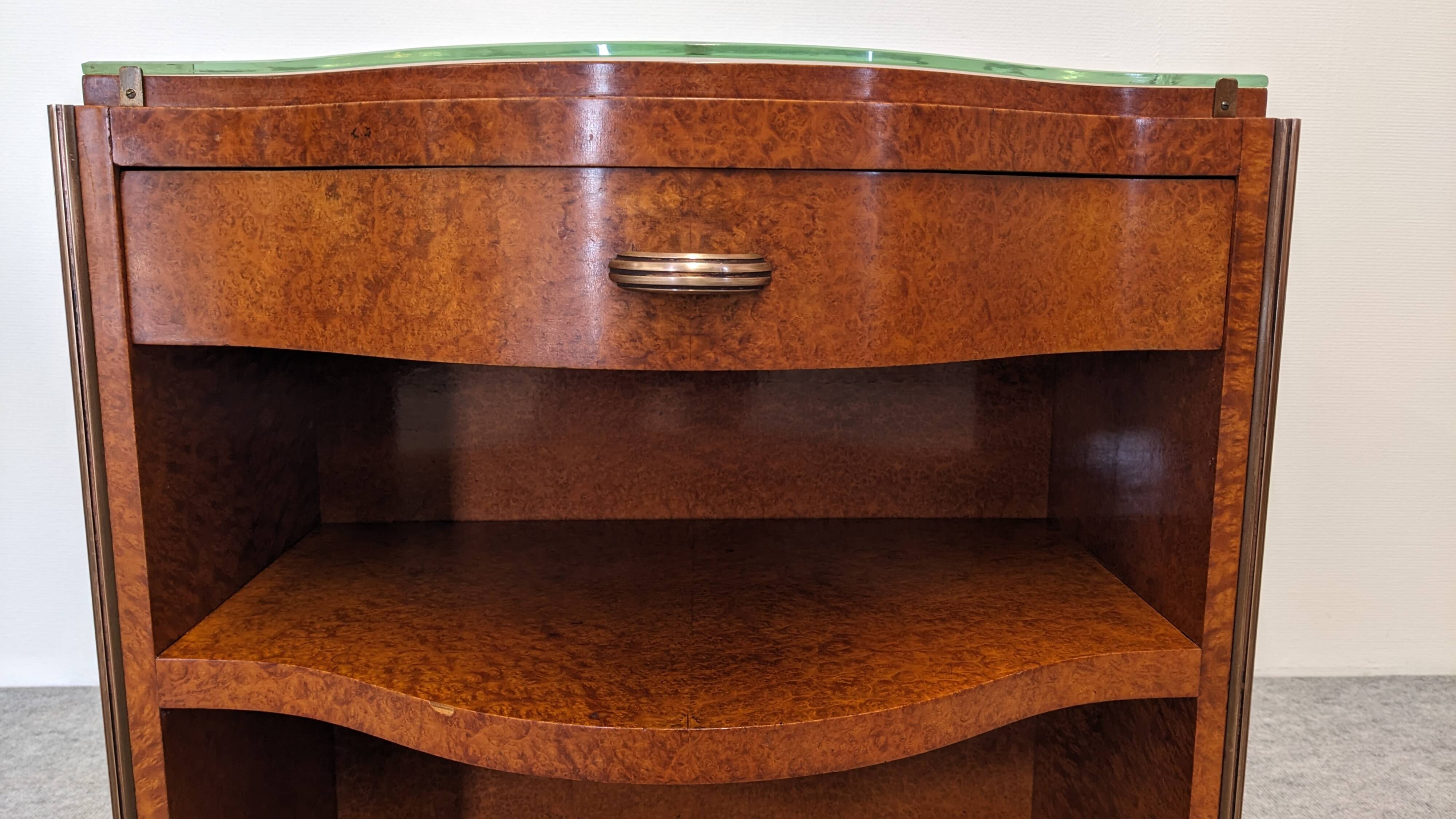 Pair of Art Deco amboyna burl bedside tables circa 1920