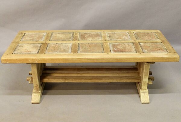 Table basse brutaliste par Maison de Tonge