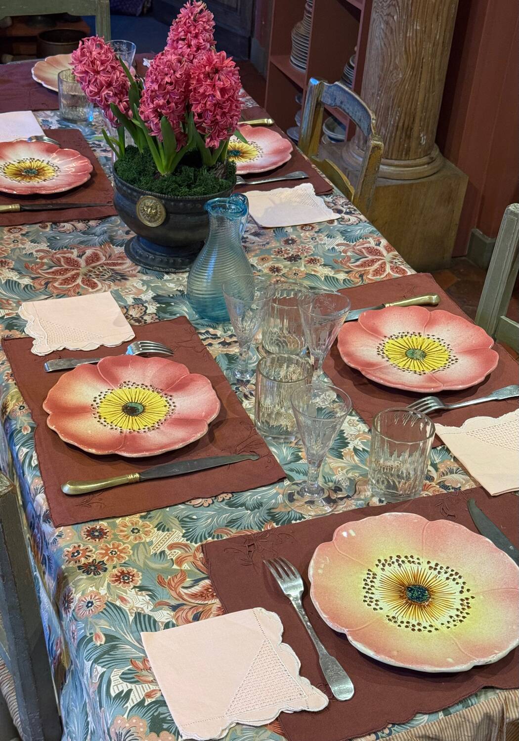 Service 6 assiettes barbotine fleurs d’églantine Delphine Massier Vallauris