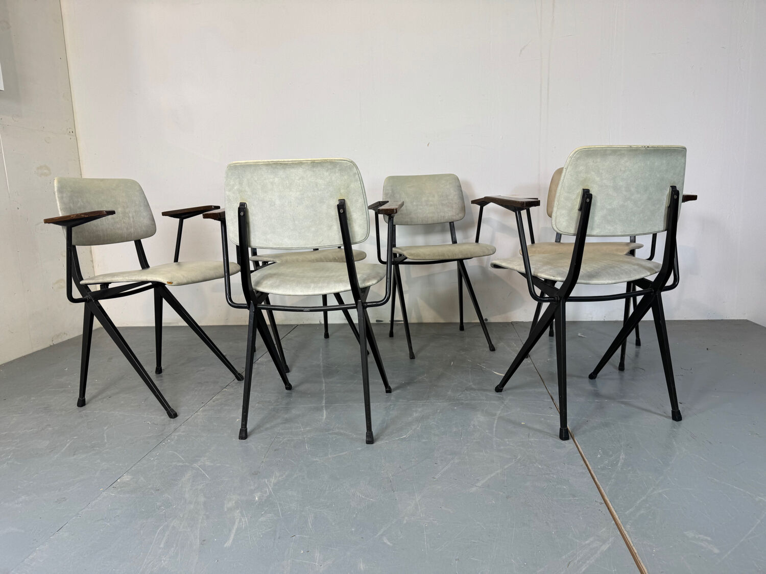 6 chaises industrielles en acier de style Mid-Century avec accoudoirs en bois de Marko