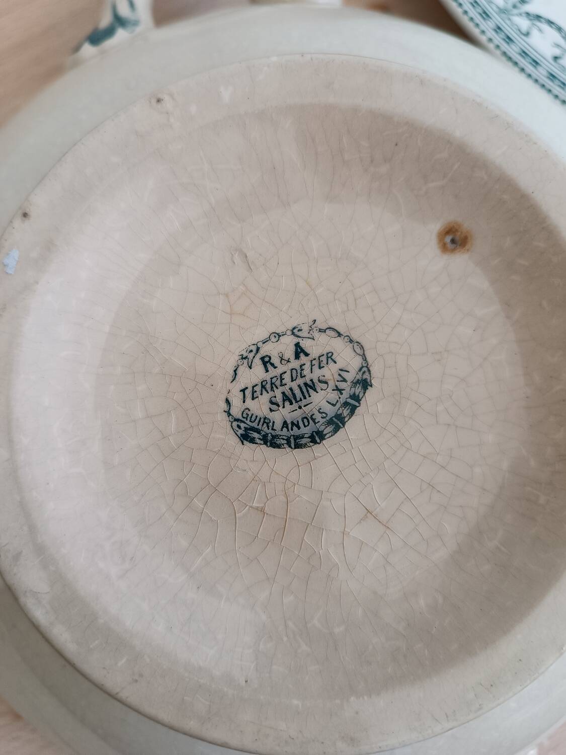 Soupière en terre de fer