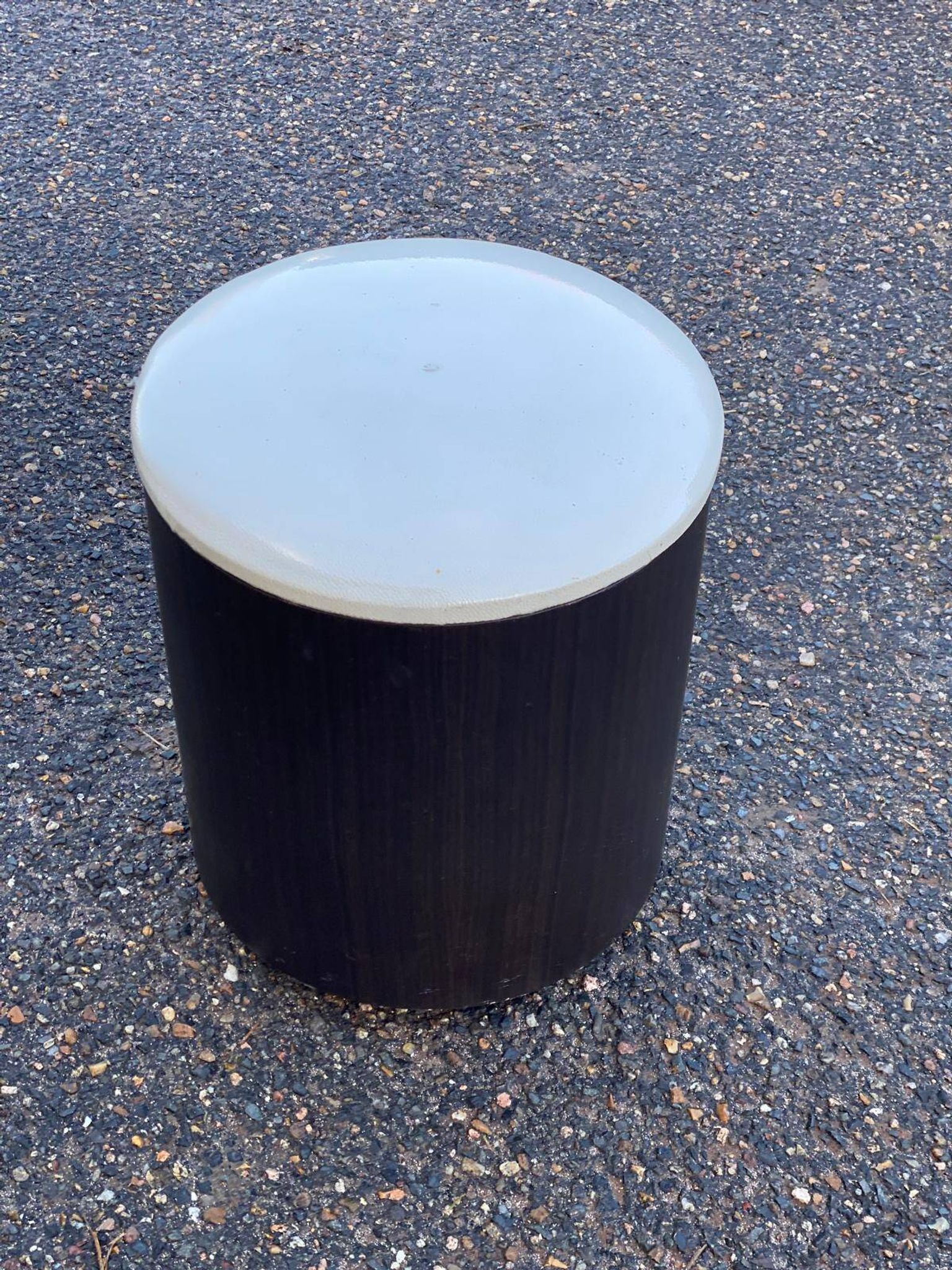 Vintage pouf from the 60s/70s in white and dark brown leather