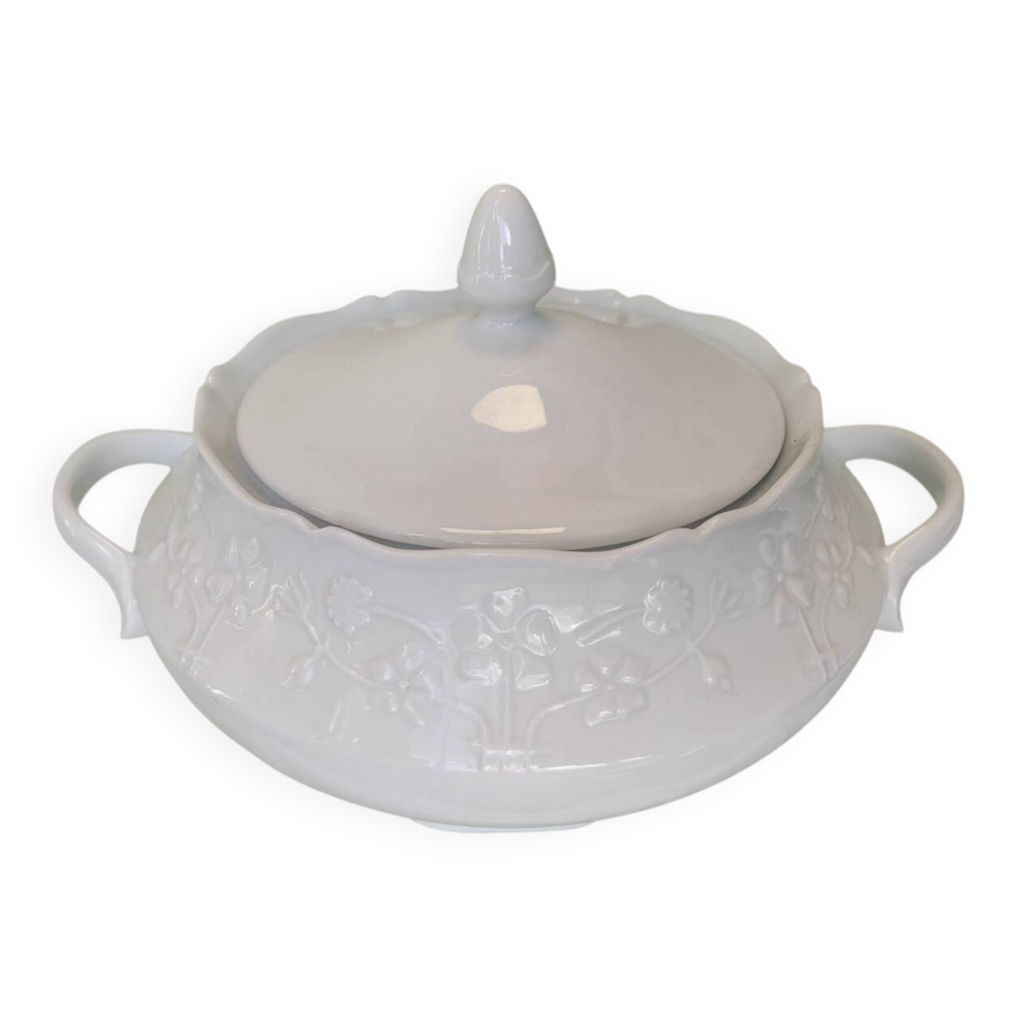 Porcelain tureen