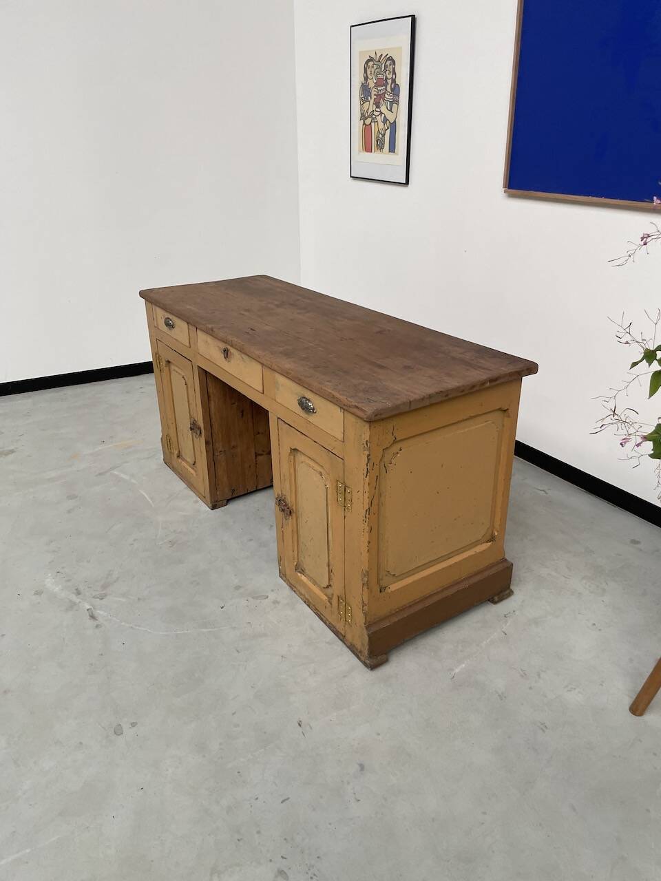 Yellow patina commercial counter from the 50s