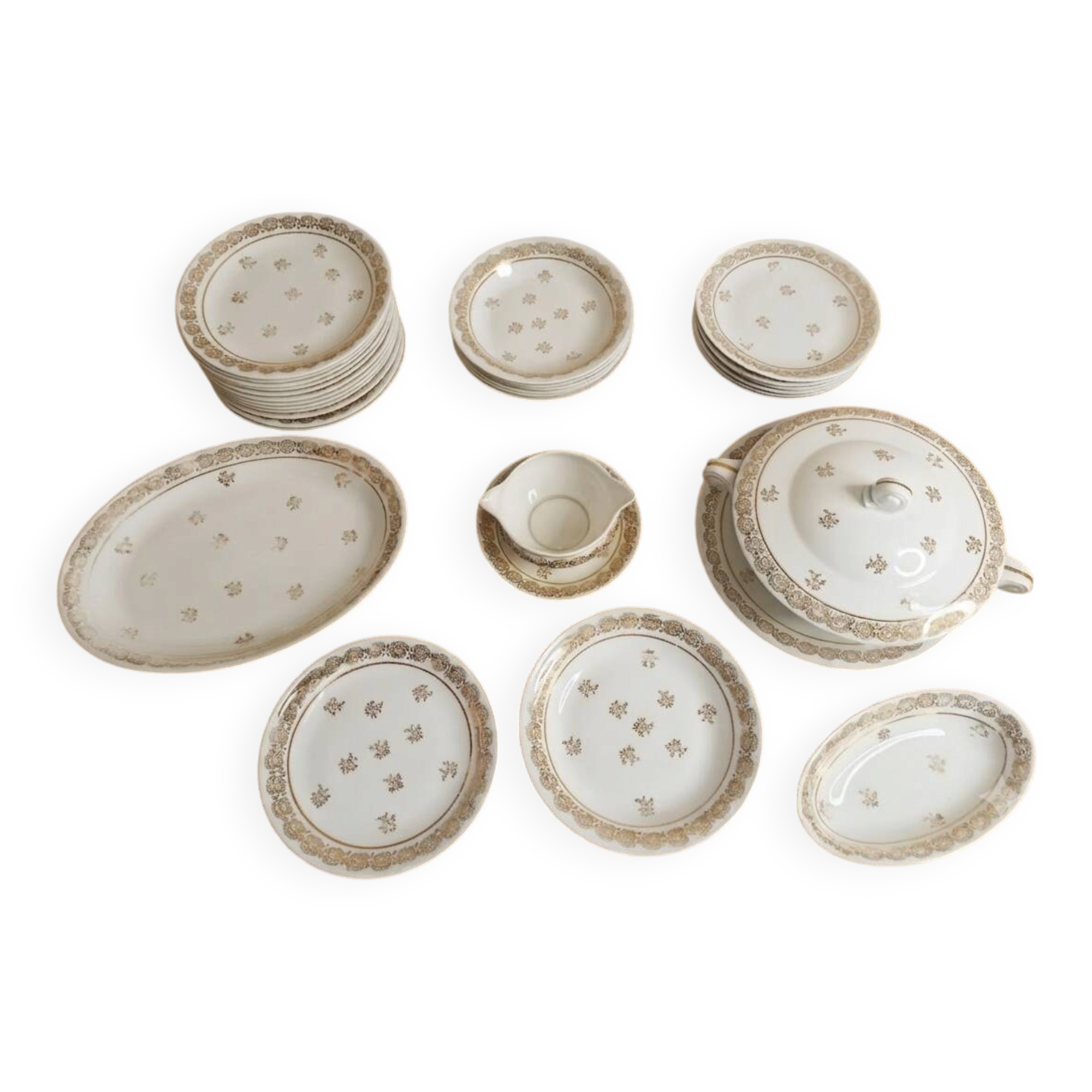 Complete grand table service, Limoges porcelain and gilding, LOT 1