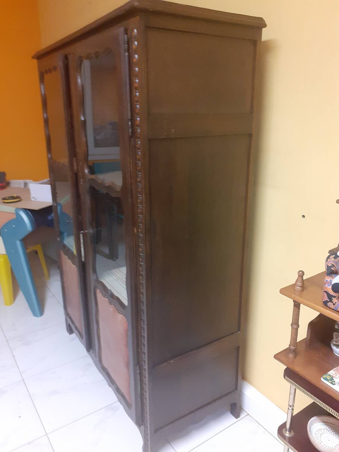 Glass cabinet/display cabinet/bookshelf