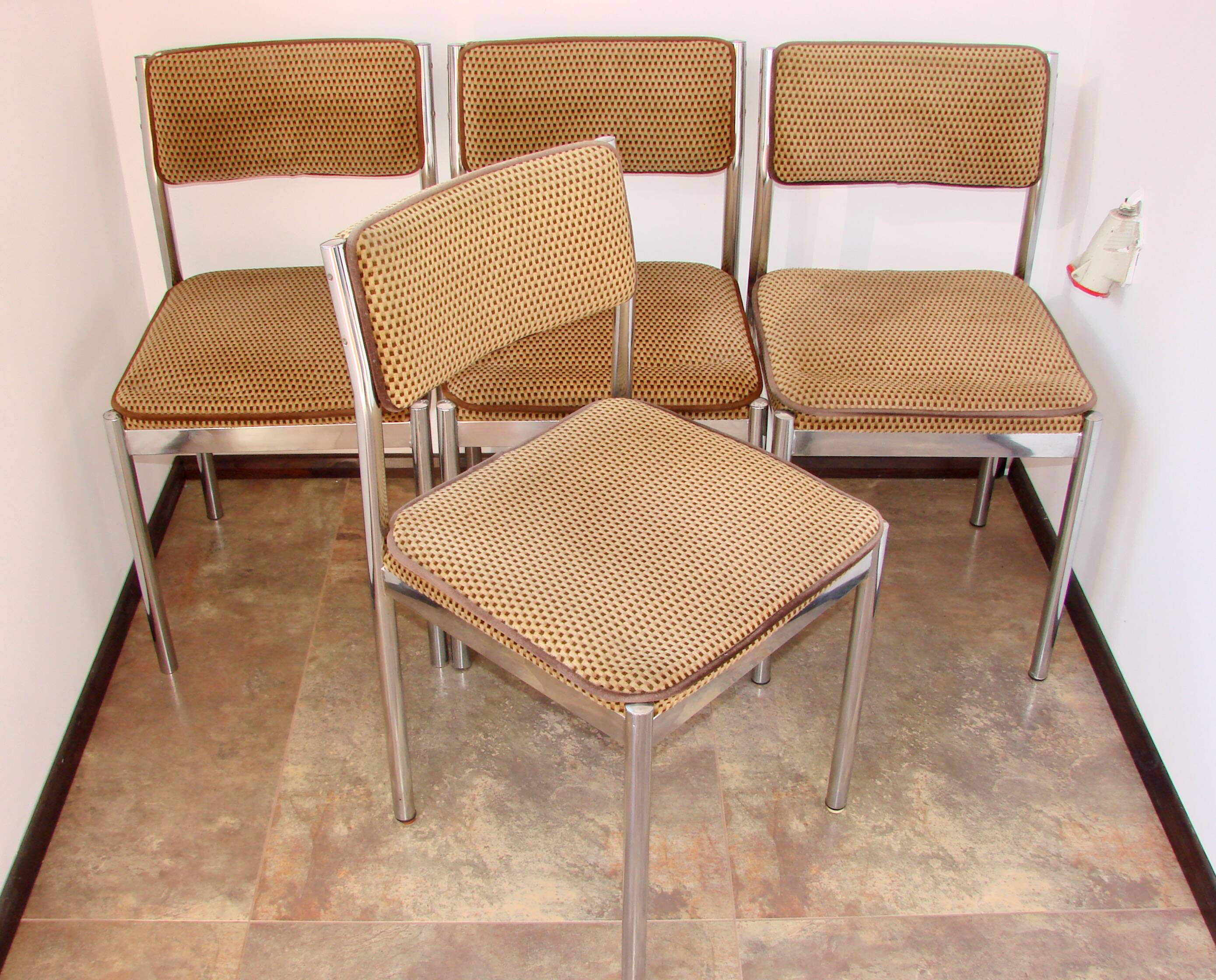 Set of 4 chairs from the 1970s – chrome, vintage fabric