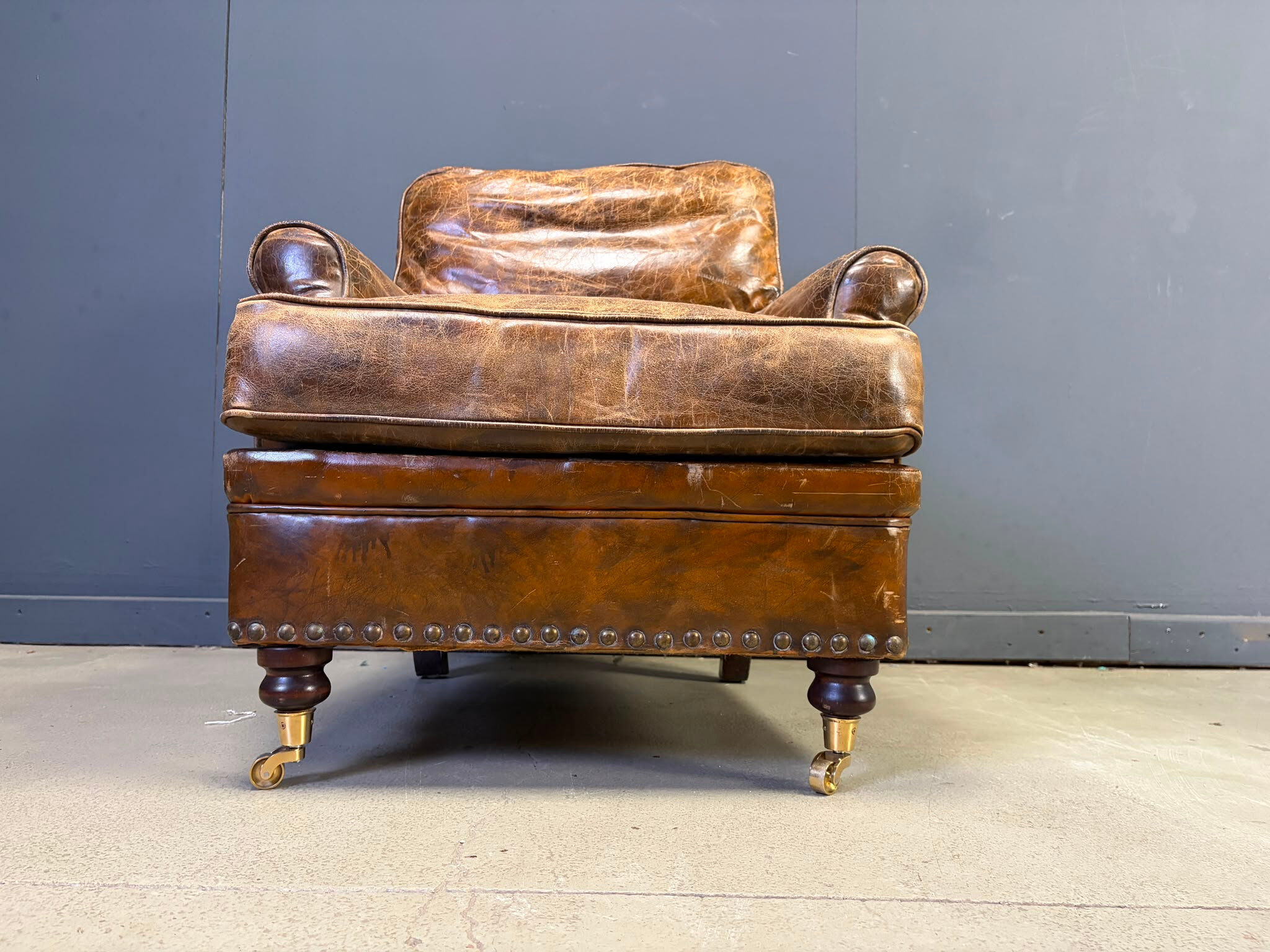Fauteuil club en cuir des années 1950.