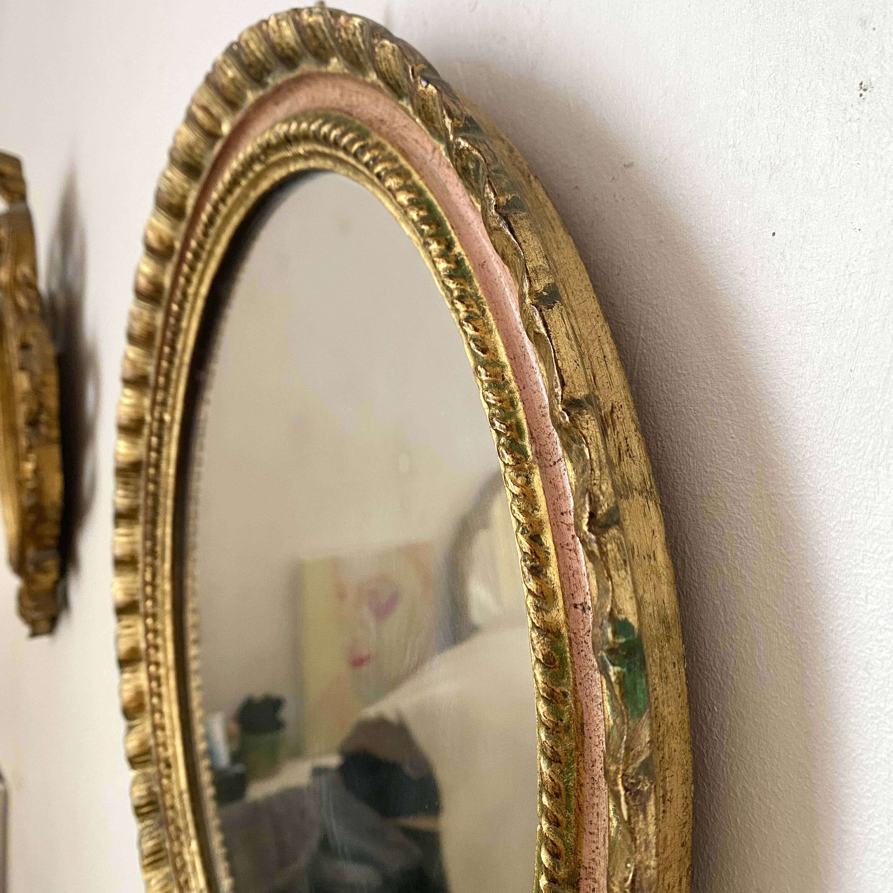 Oval Florentine mirror in powder pink and gold wood, 1960s.