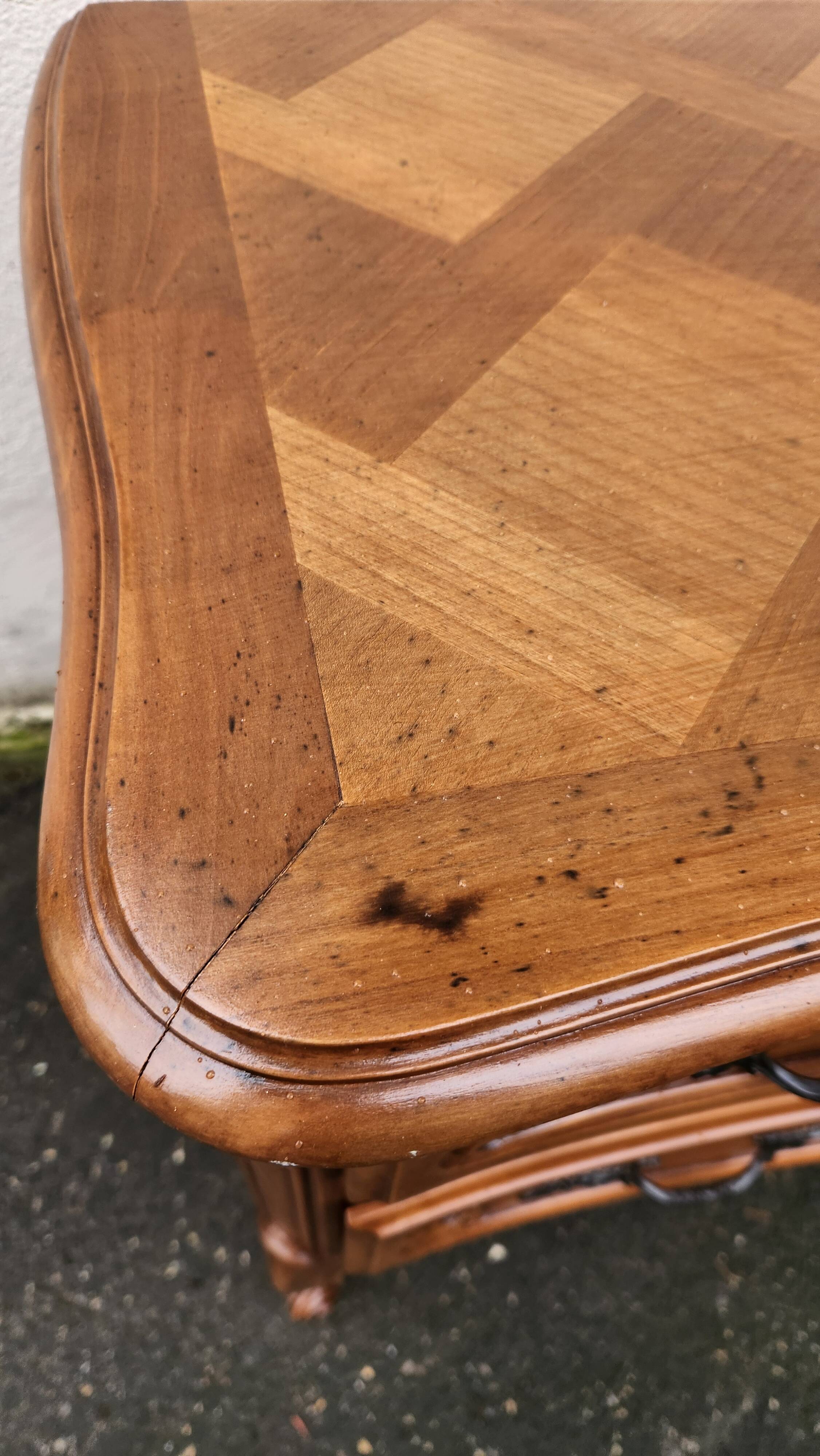 Beautiful vintage wooden chest of drawers with 2 drawers.