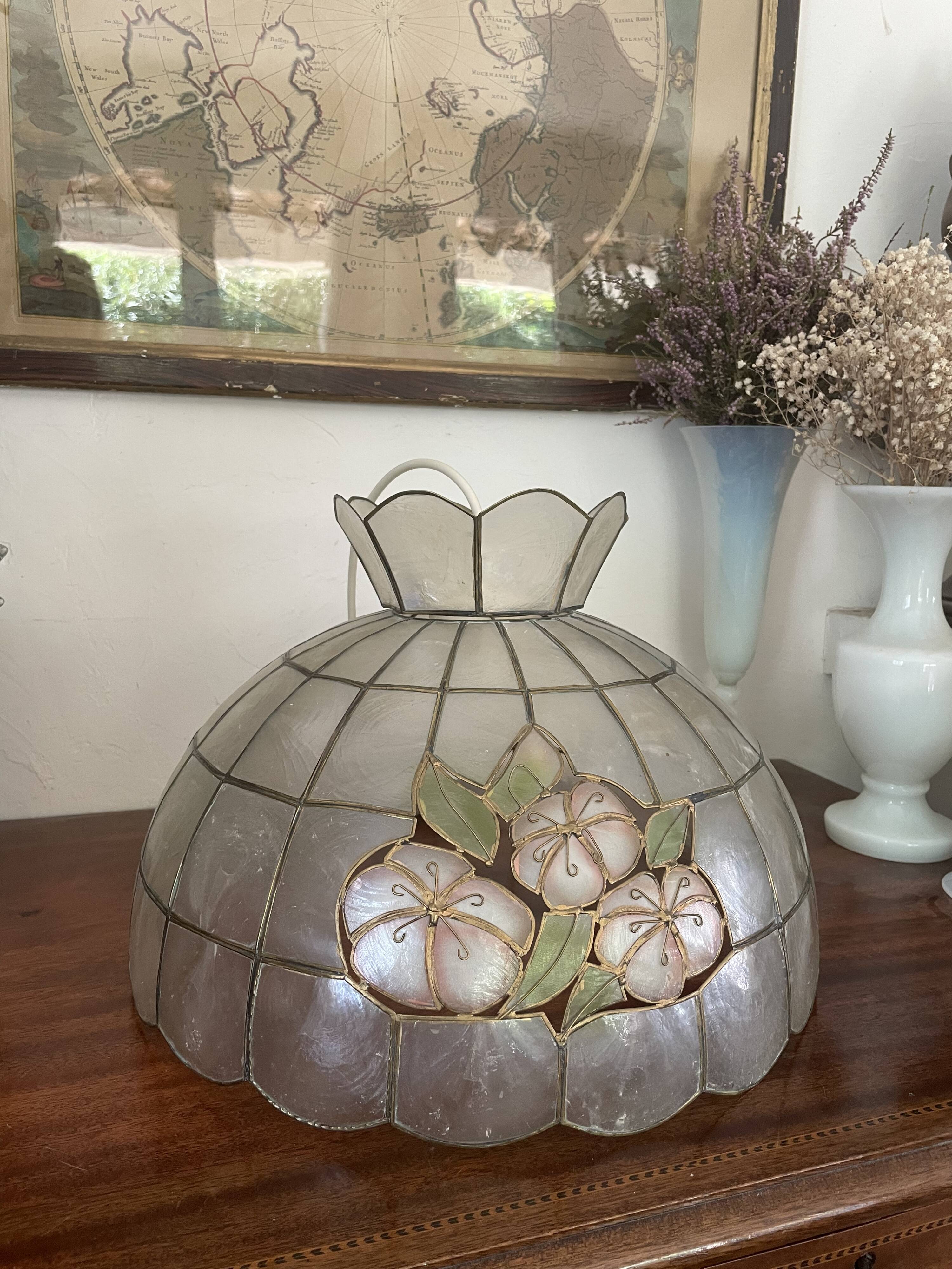 Mother-of-pearl pendant light