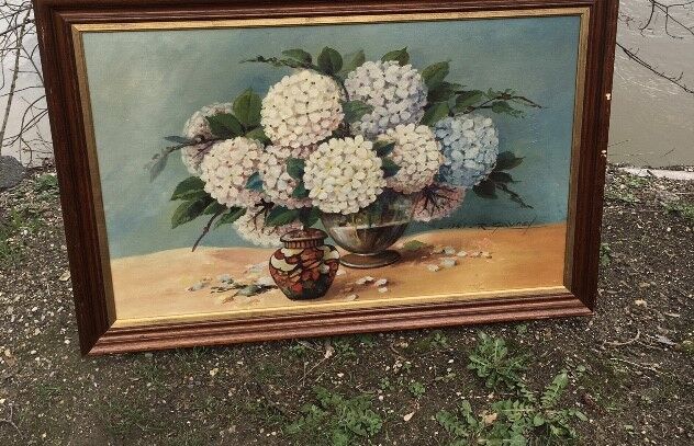 Table bouquet of hydrangeas