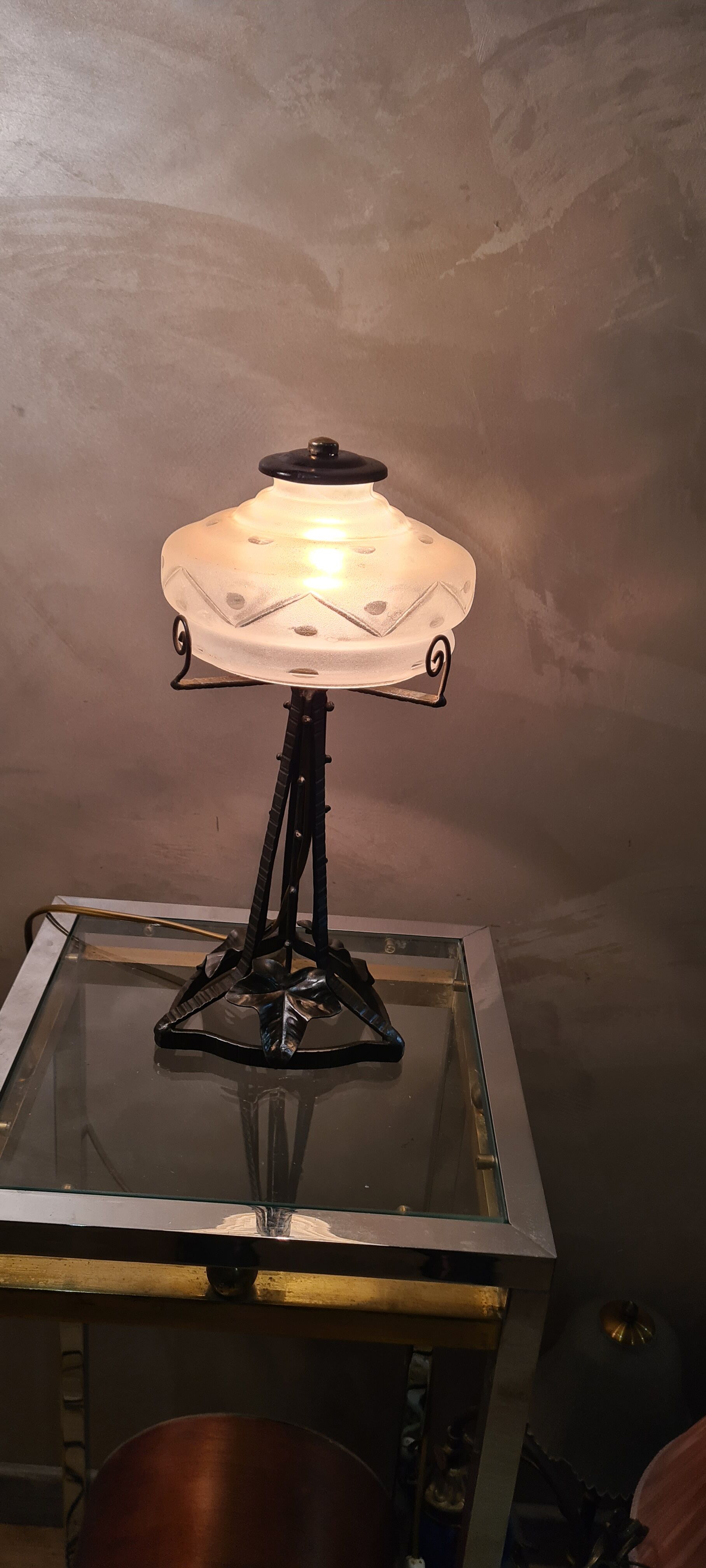 Lamp art deco and lampshade in opaque glass