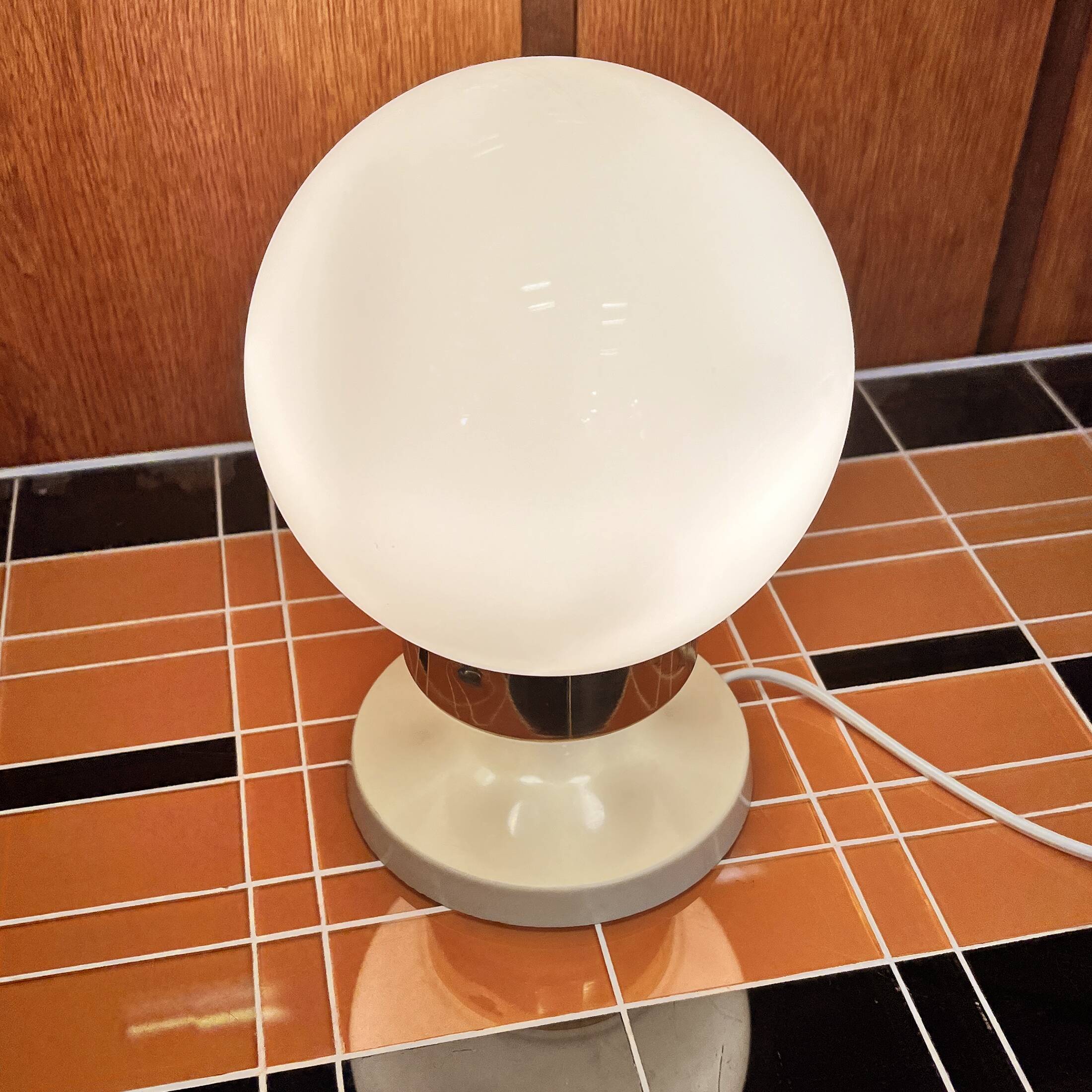 Lampe de nuit Elektroinstal JILOVE, Tchécoslovaquie, années 1970.