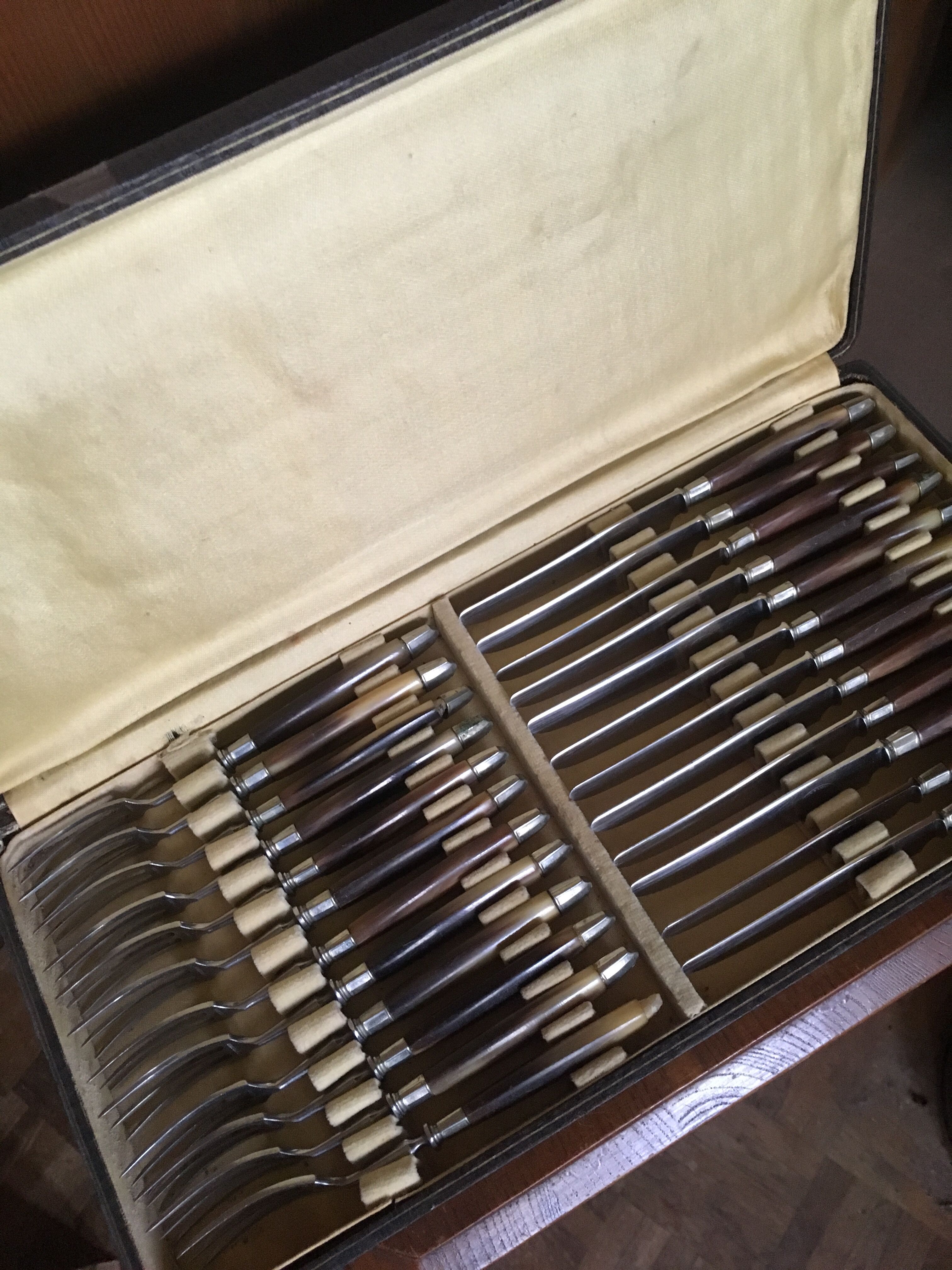 Series of dessert cutlery in stainless steel "with two lions"