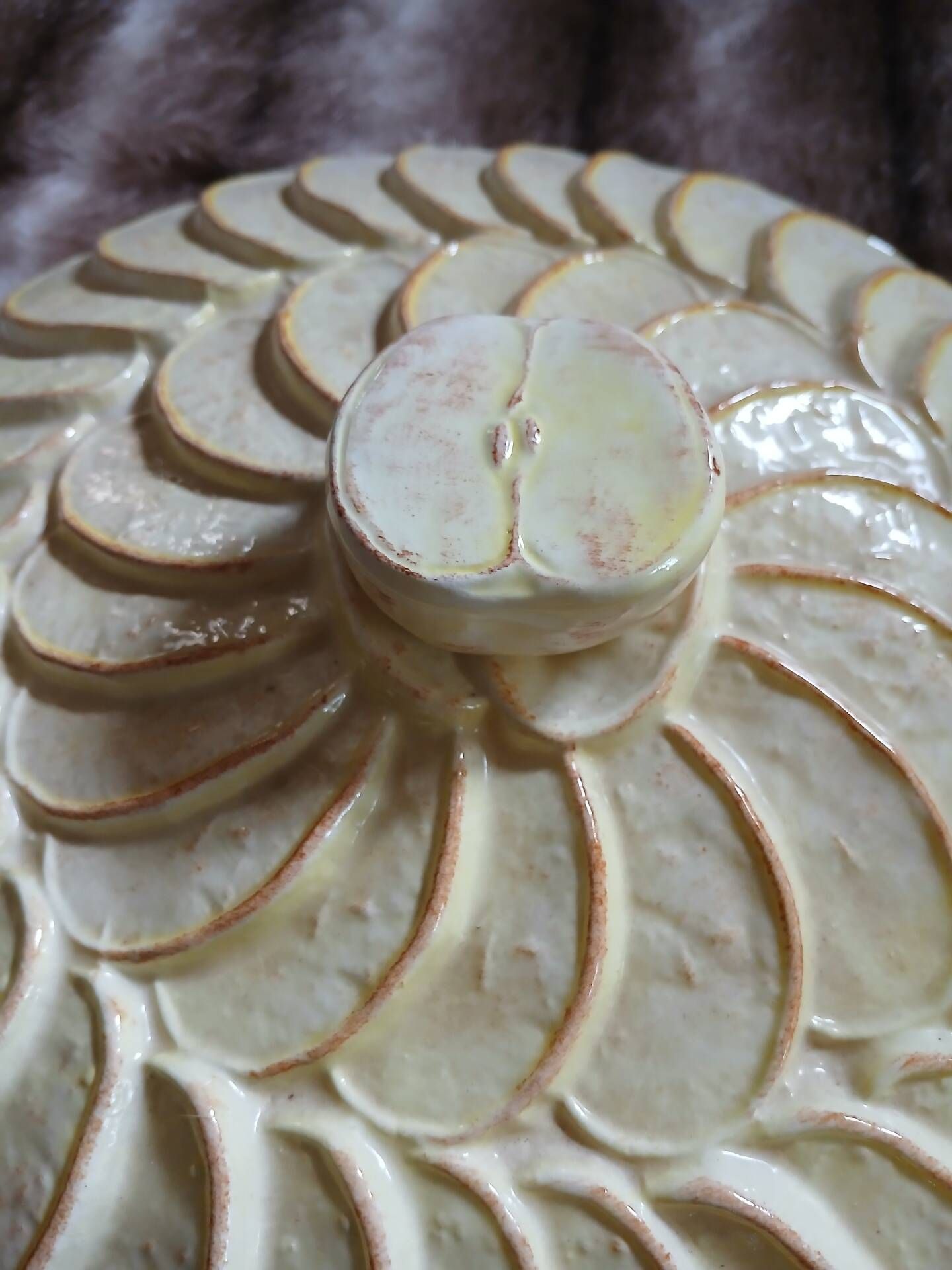 Vintage pie dish in majolica