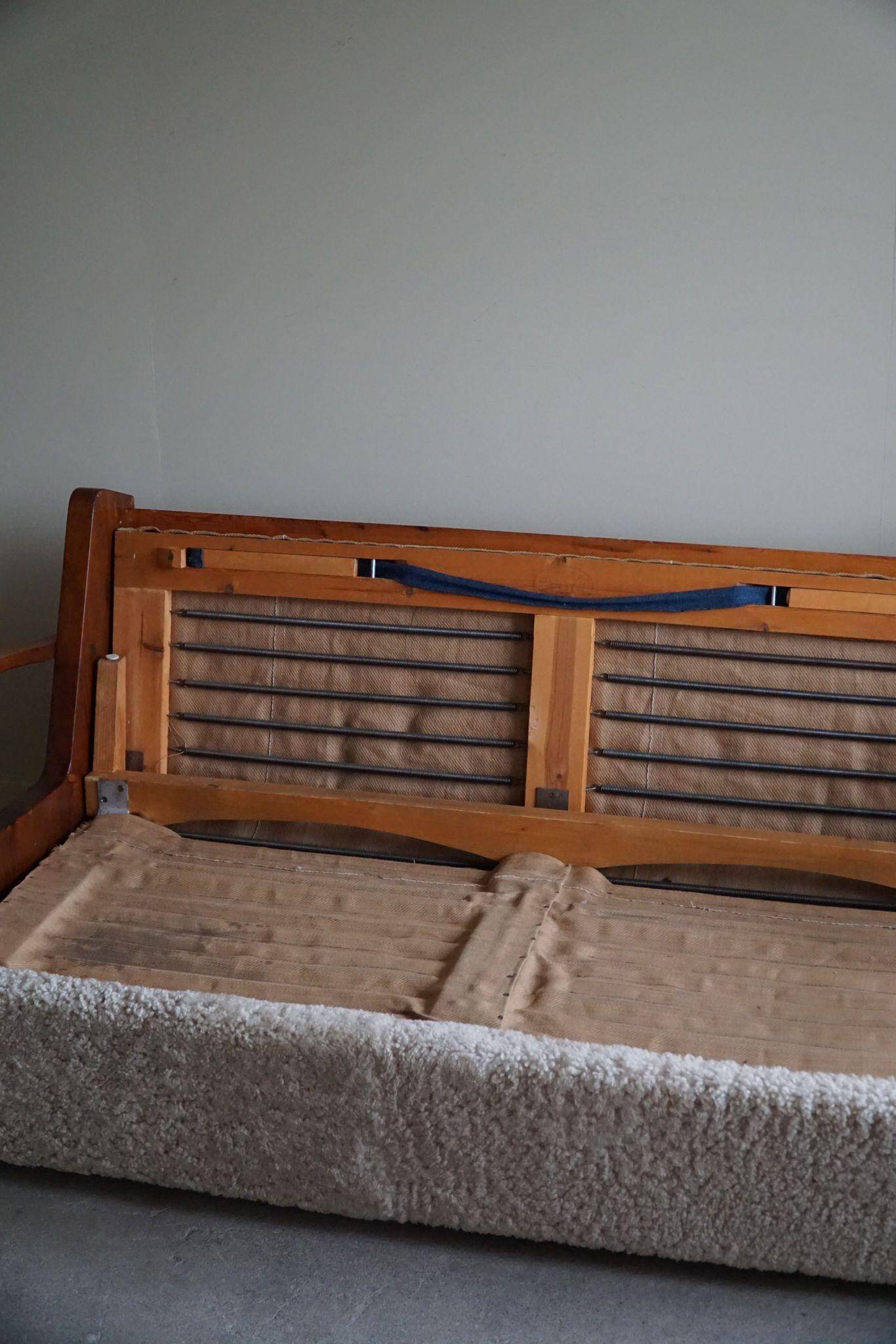 Modern Swedish two-seater independent sofa bed in pine and lambswool, 1950s.