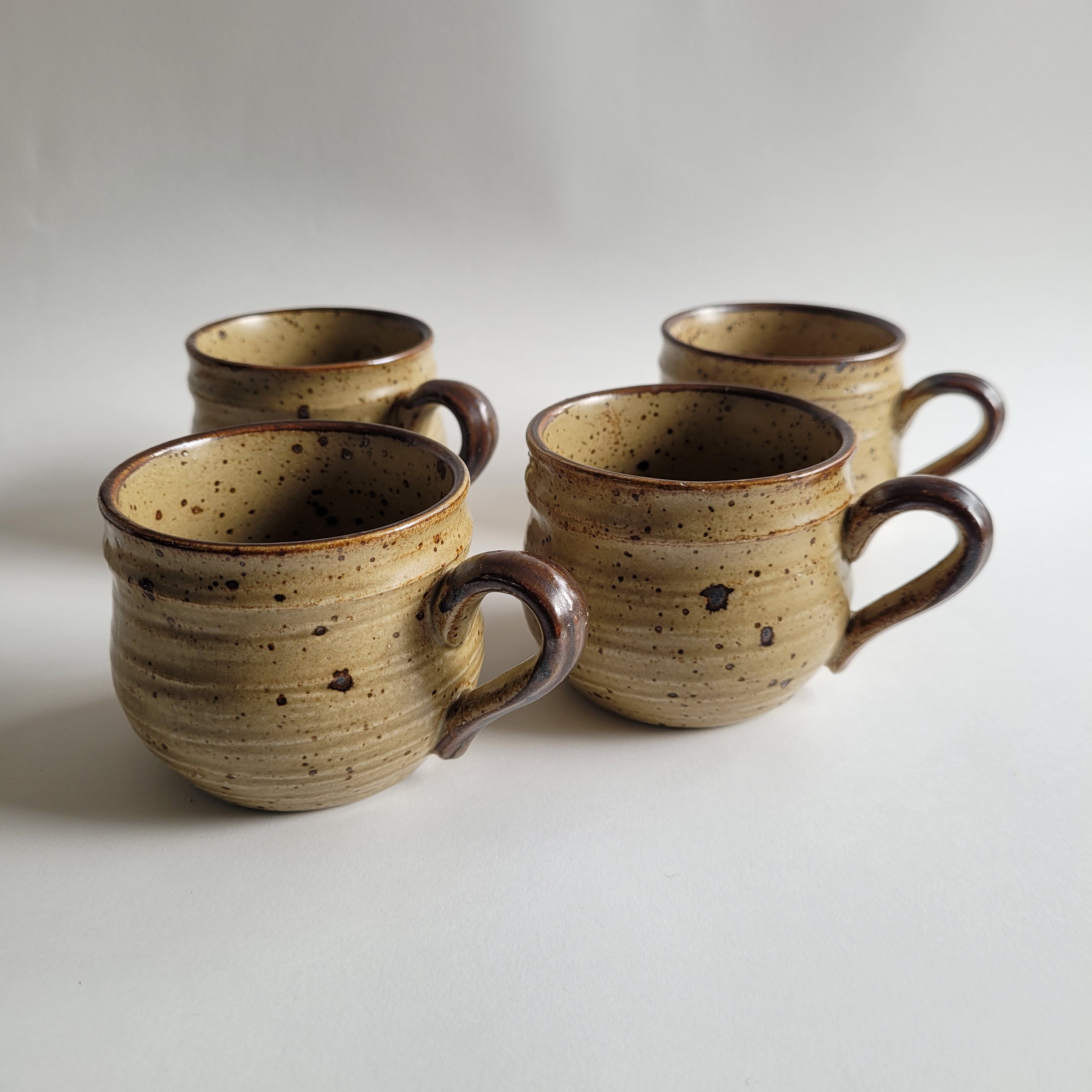 Set of 4 cups in pyrite sandstone