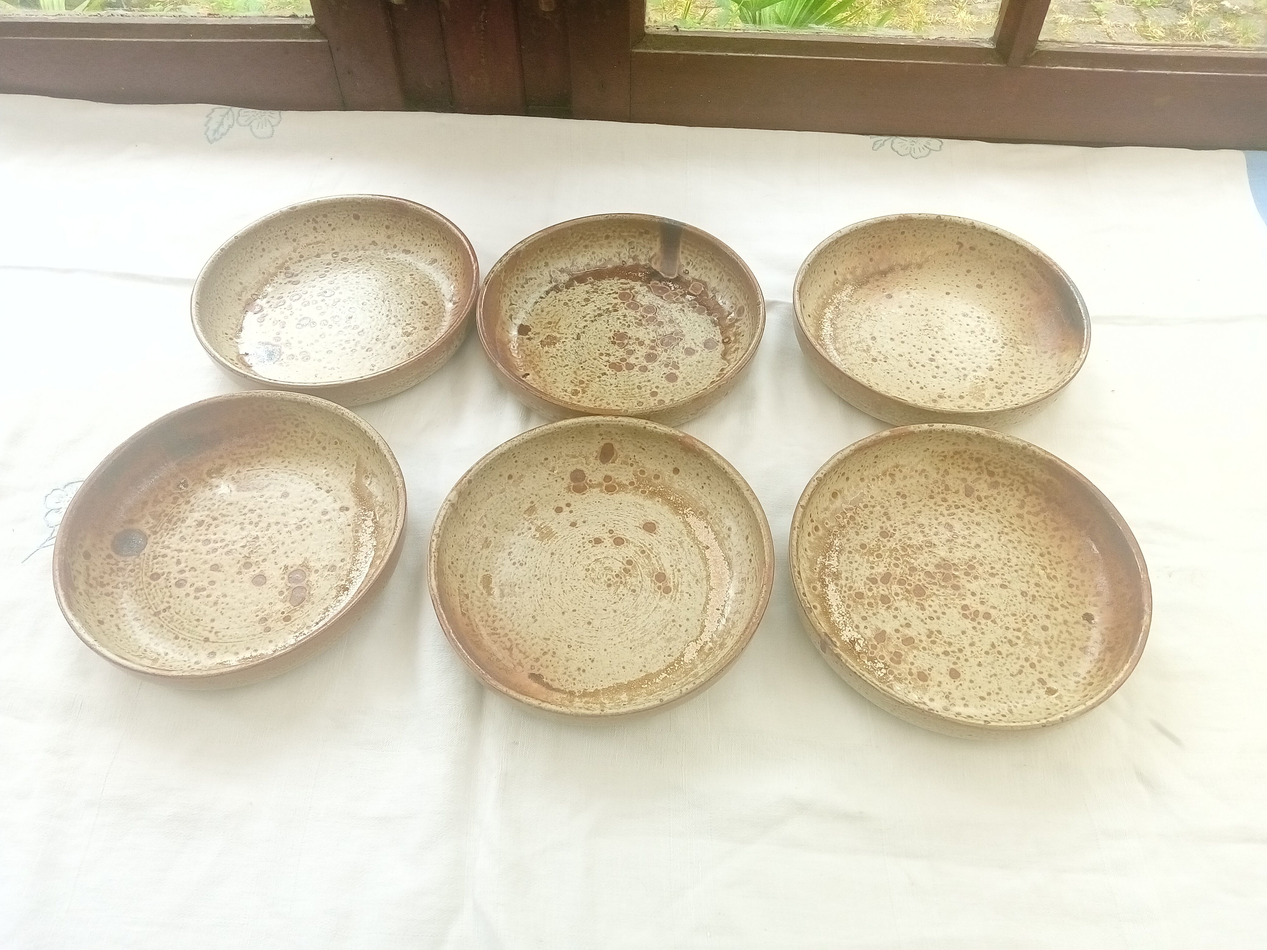 6 hollow sandstone plates