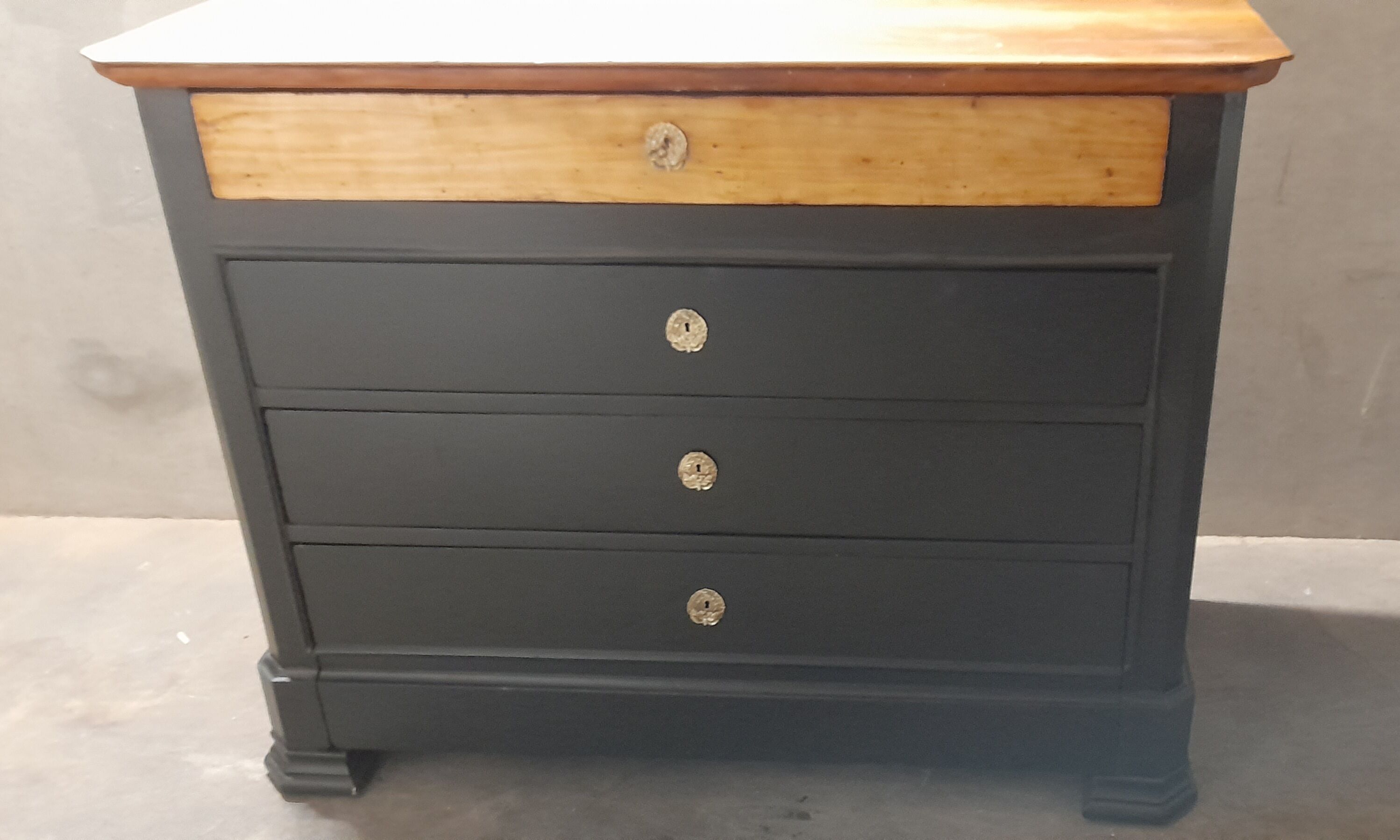 Louis Philippe chest of drawers modern style