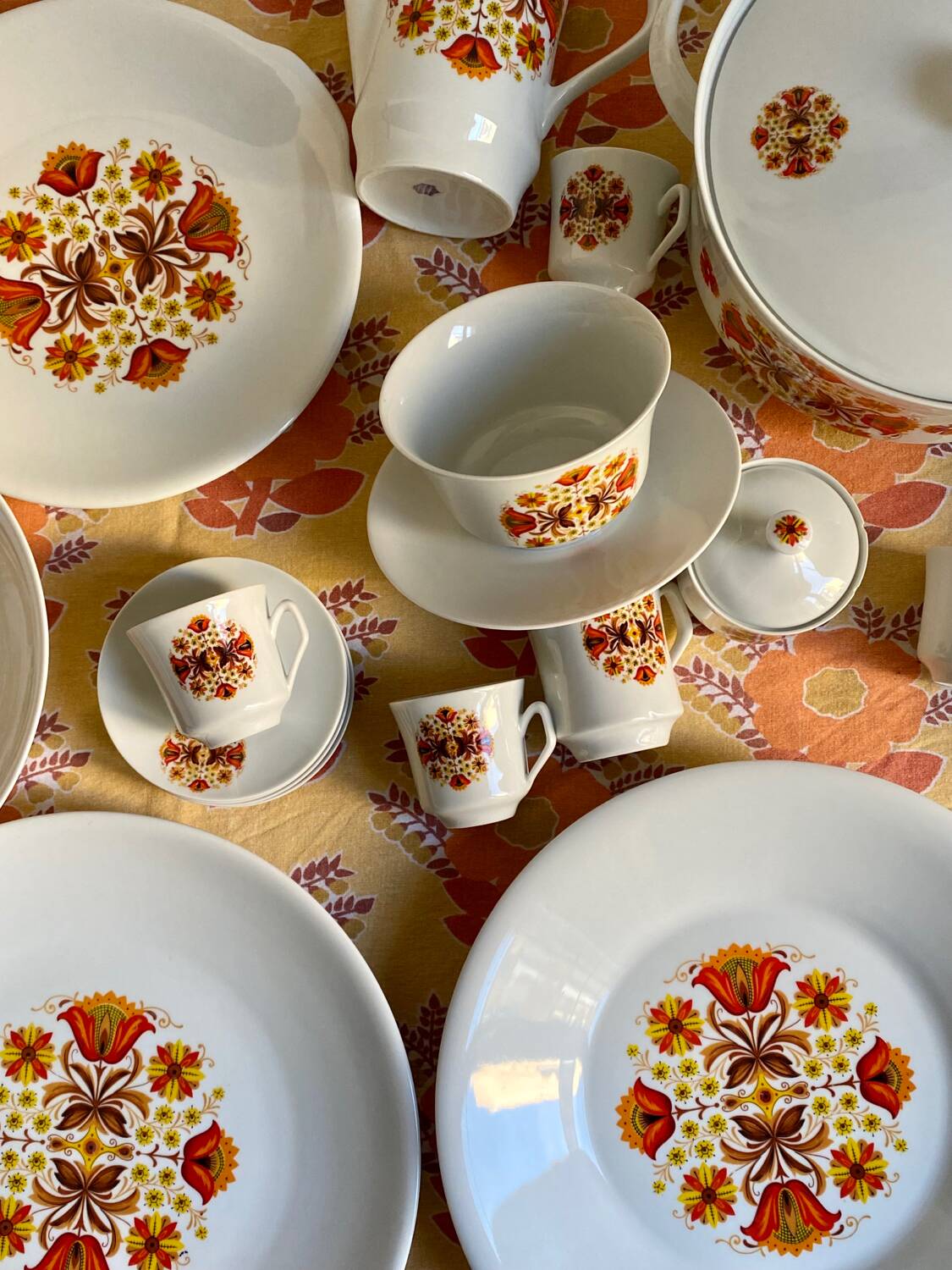 Seventies porcelain service