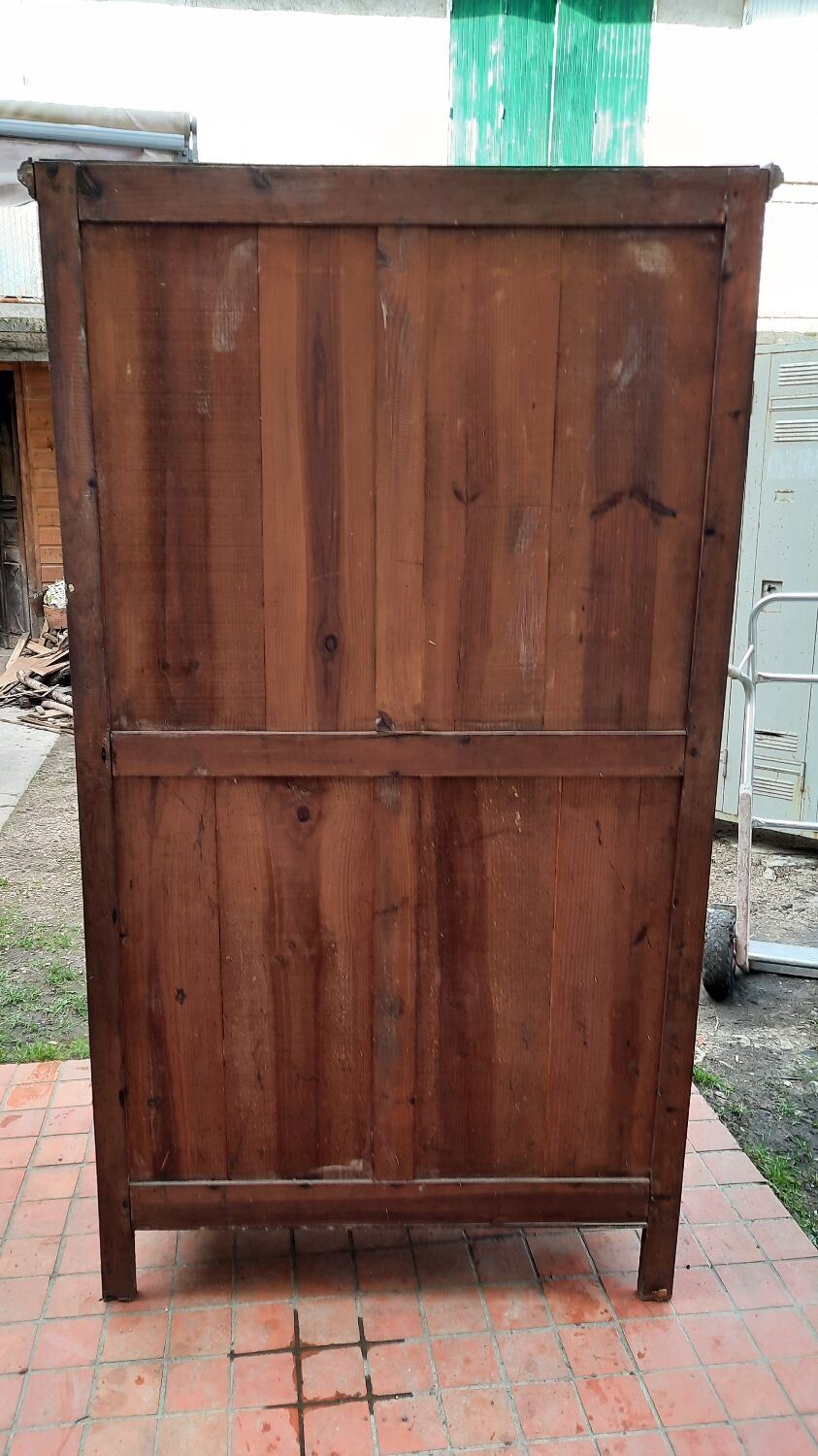 Art Deco style showcase