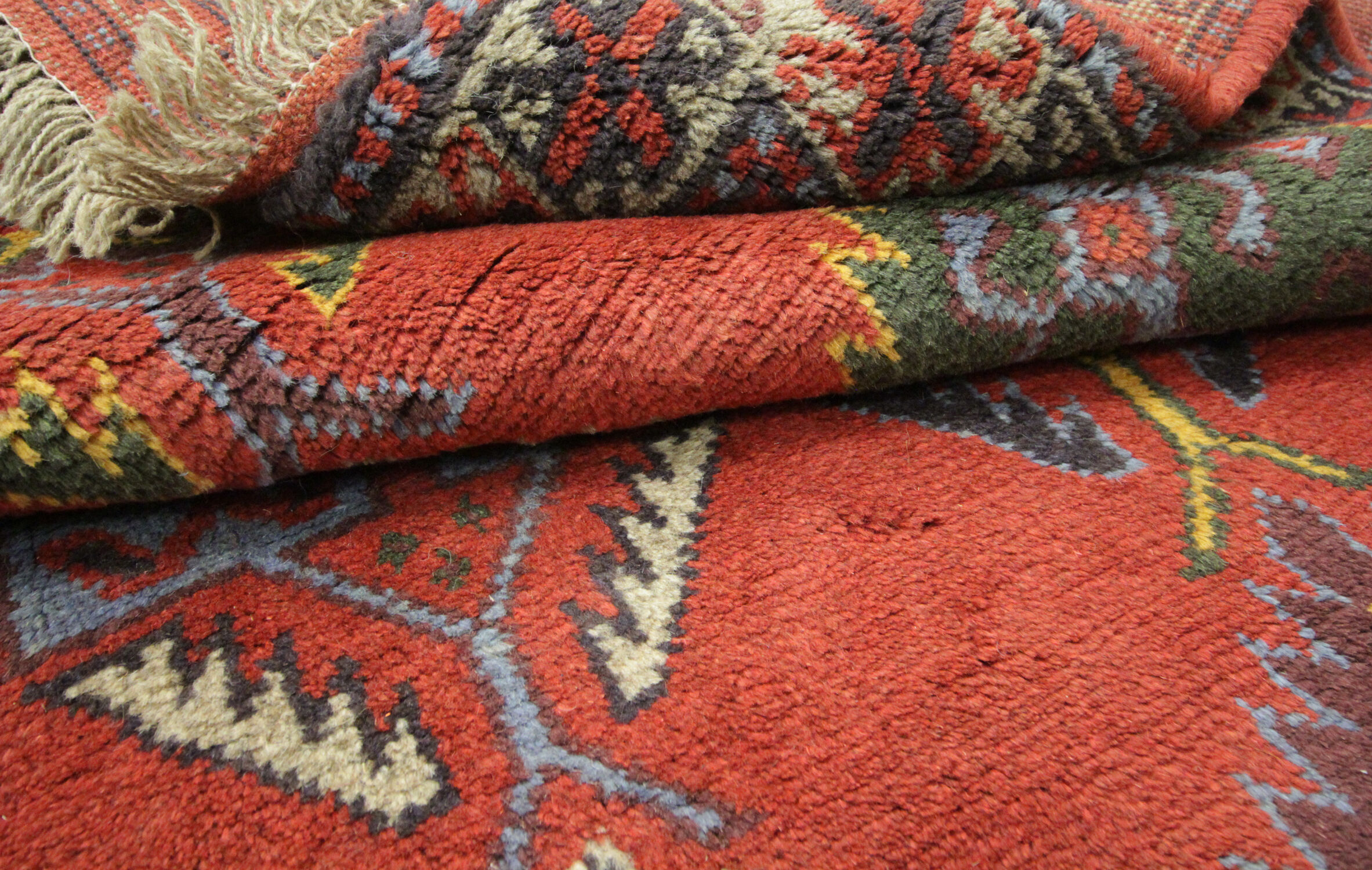 Traditional Vintage Persian Carpet Area Rug- 121x182cm