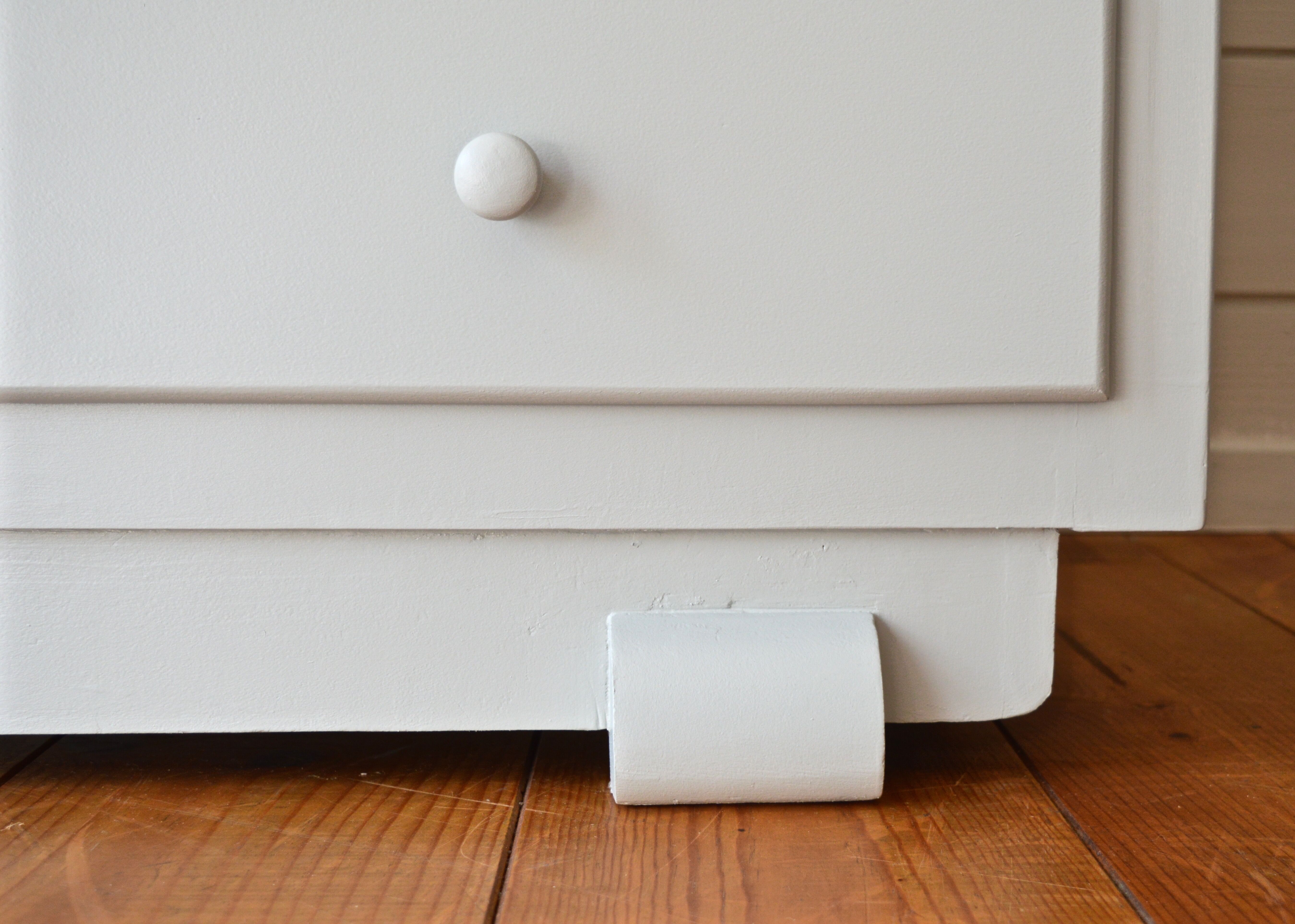 Asymmetrical cabinet