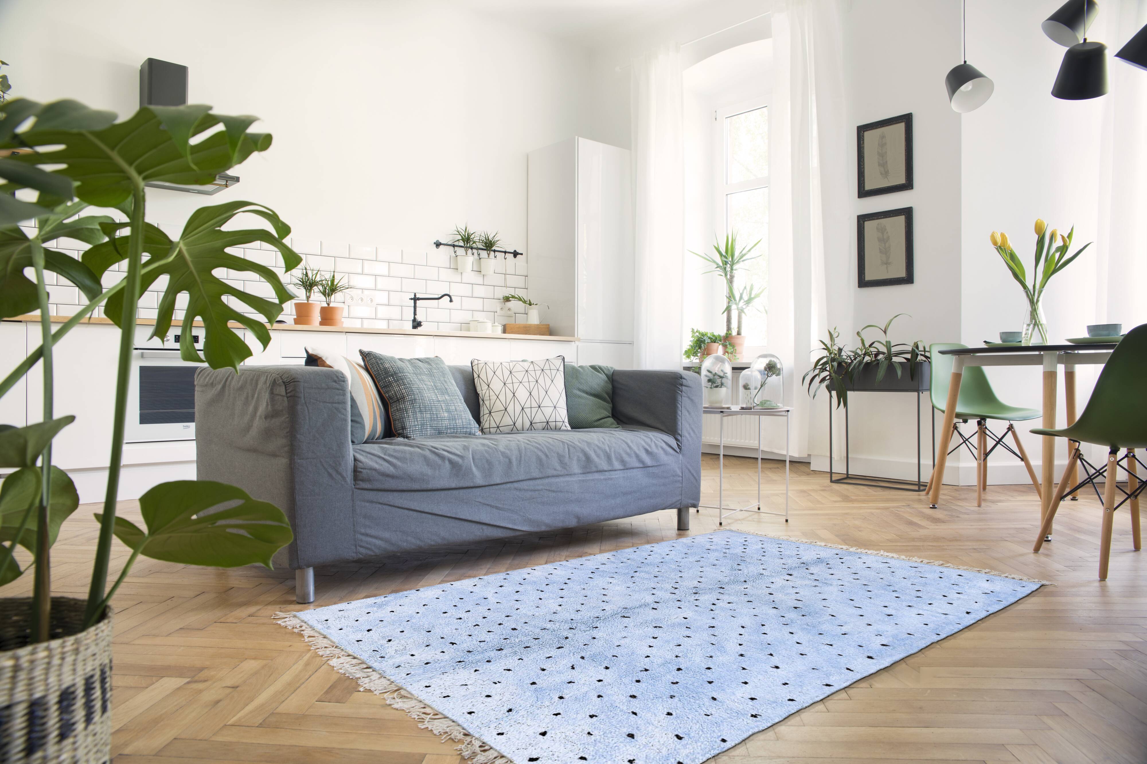 Tapis marocain moderne bleu