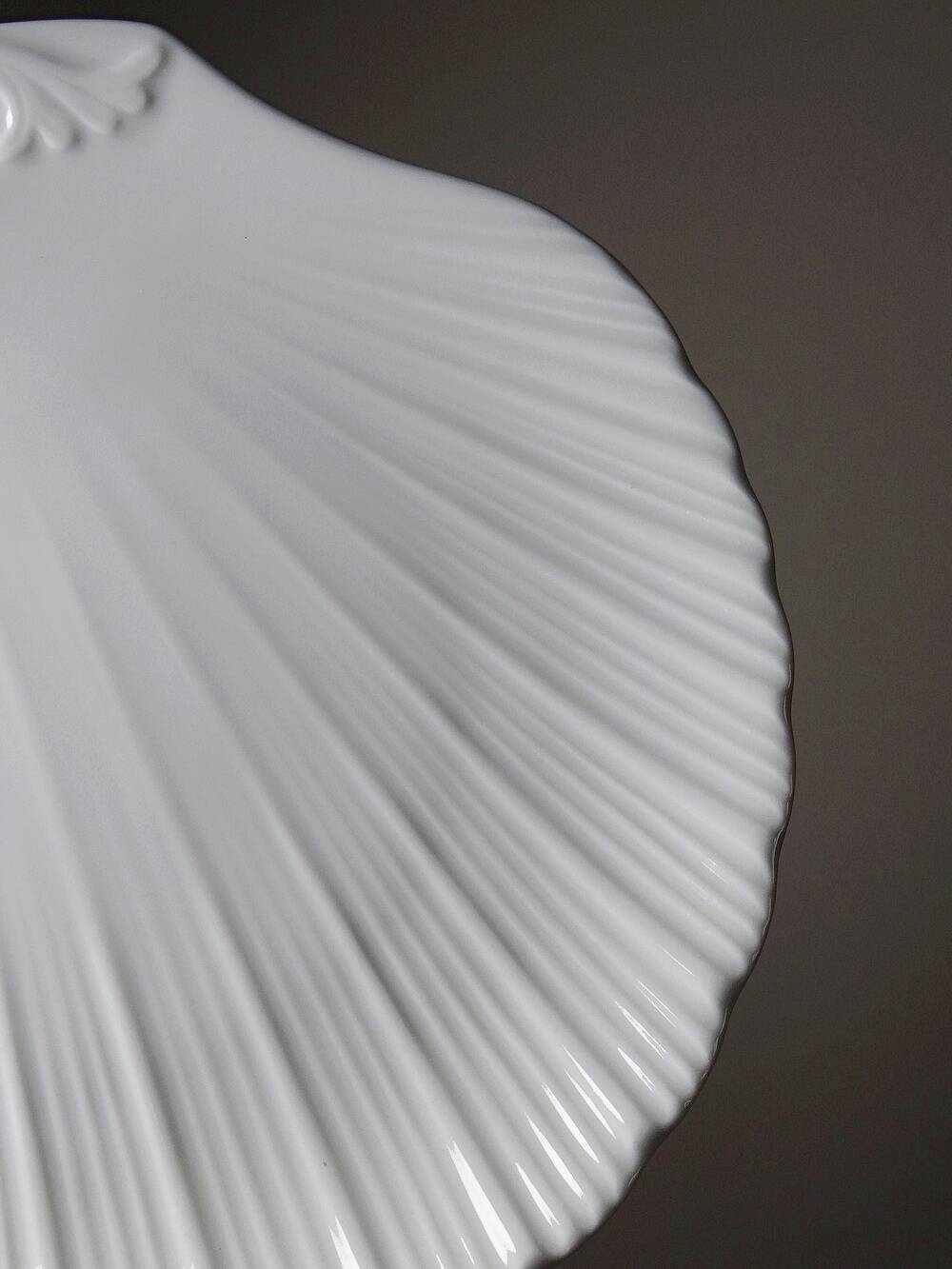 3 vintage flat plates with scallop shells, fine Limoges porcelain