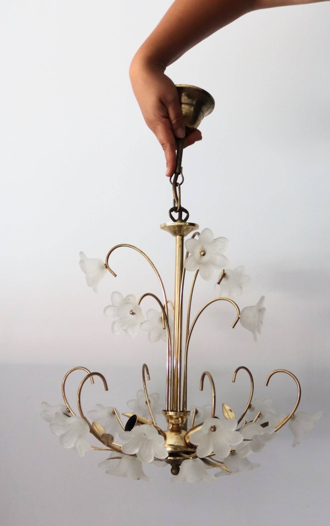 Italian flower chandelier in brass and glass
