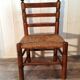 Chaise en bois et paille