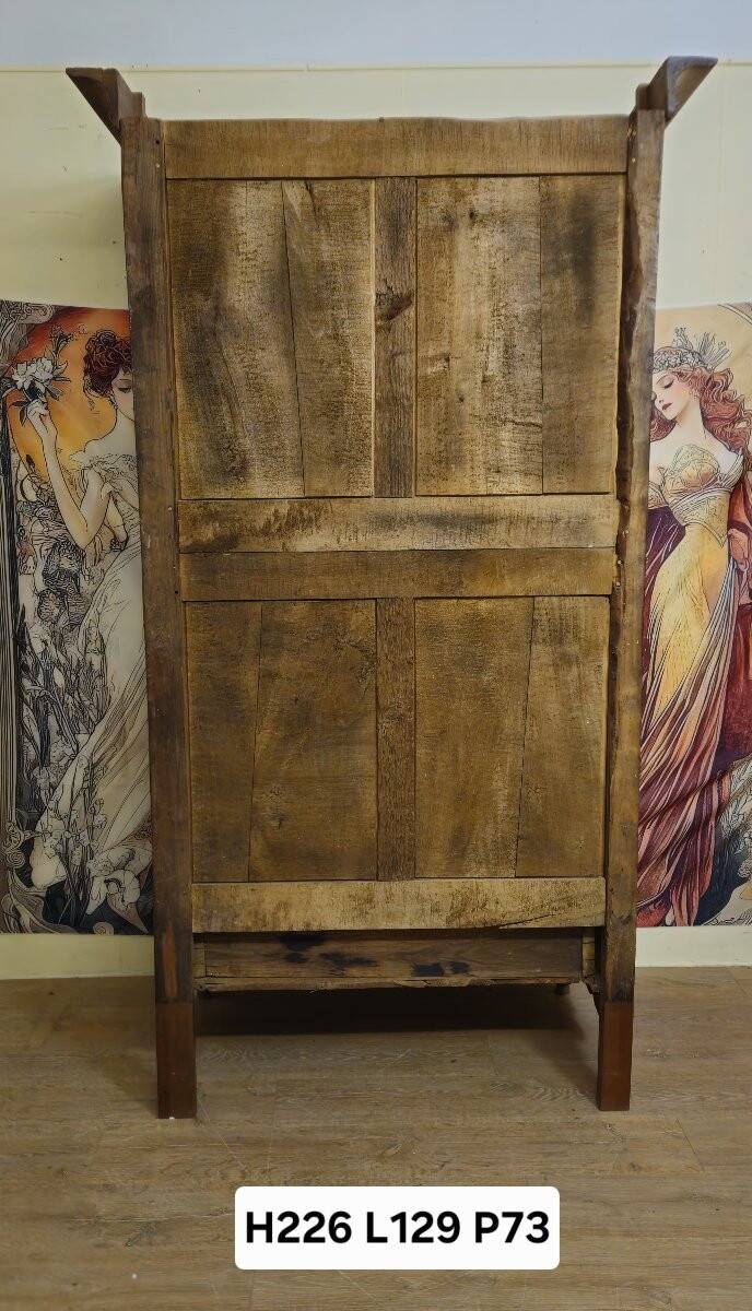Armoire Bonnetiére régionale en noyer et marquéterie – époque XVIIIe siècle