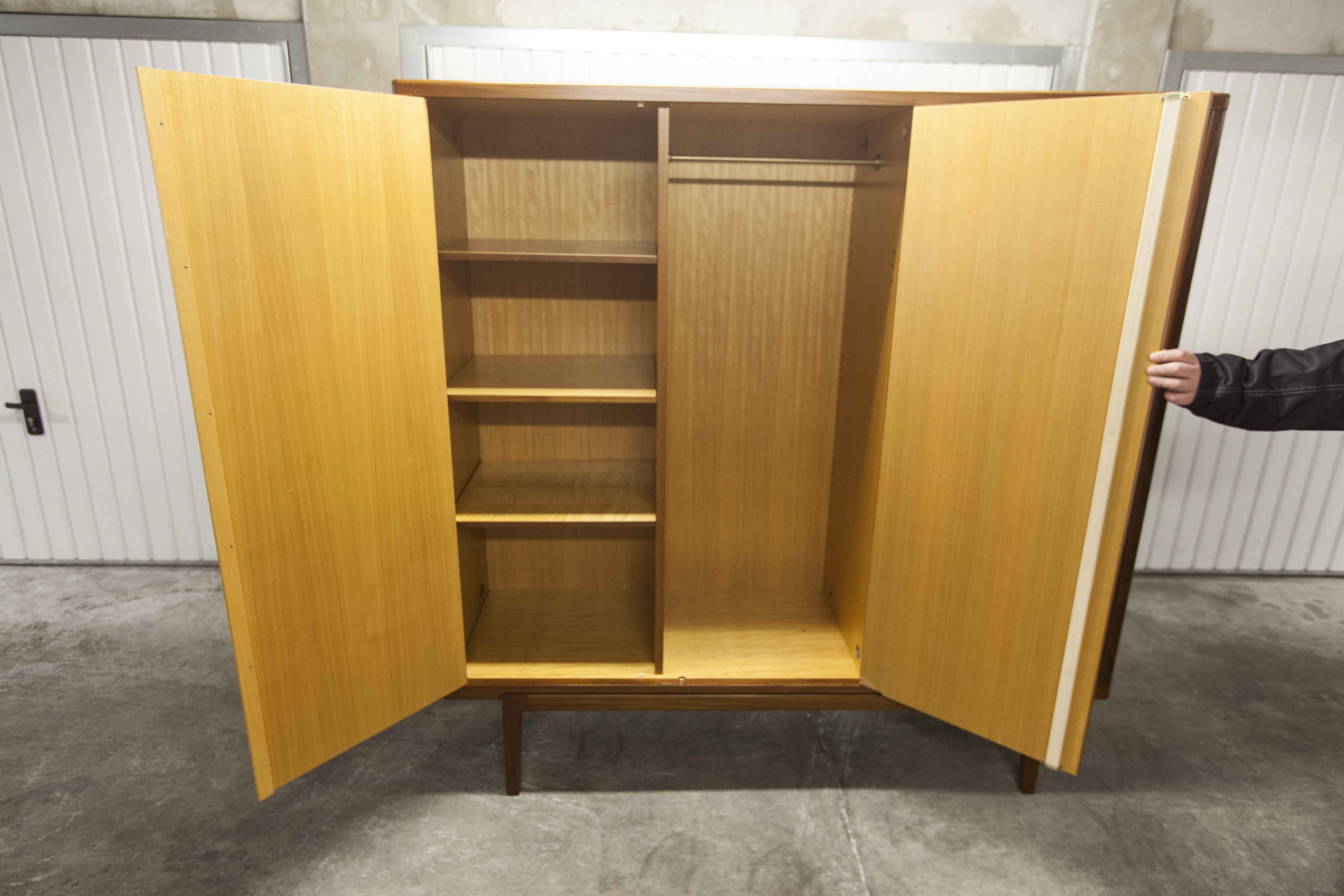 Armoire scandinave en teck 1969 NF Ameublement 202
